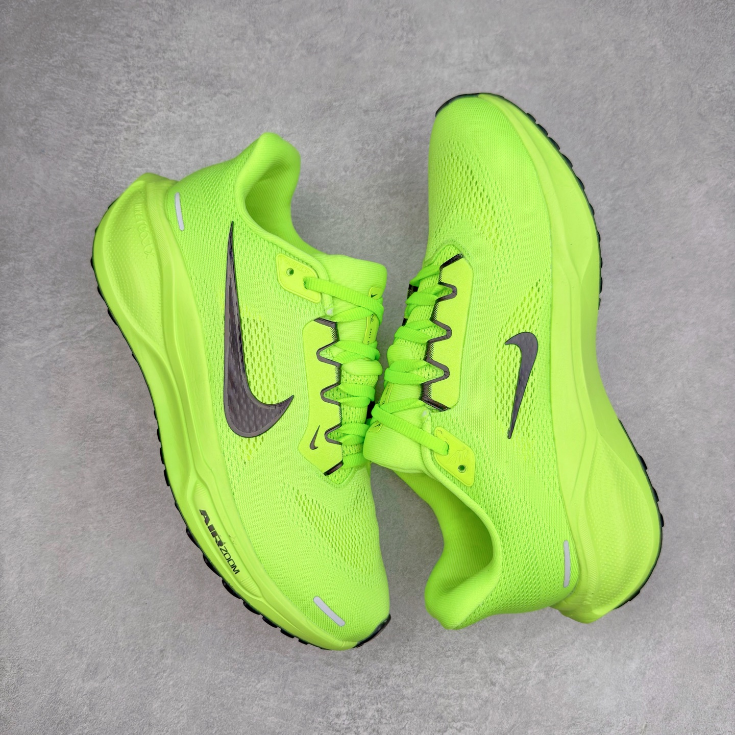 图片[3]-＃特价福利 NK Zoom Pegasus 飞马41代马拉松系列网面透气缓震疾速跑鞋 拥有 Zoom Air 一如既往的稳定感和流畅感 鞋面采用工程网眼设计 为特定高热区域营造出色透气性 进一步增加鞋面的穿孔数量 让足部能够快速散热 中足搭配 Flywire 飞线 在高速运动时营造舒适稳定的贴合感 内置Zoon气垫加持 动力十足 尺码：36 36.5 37.5 38 38.5 39 40 40.5 41 42 42.5 43 44 45-选品中心