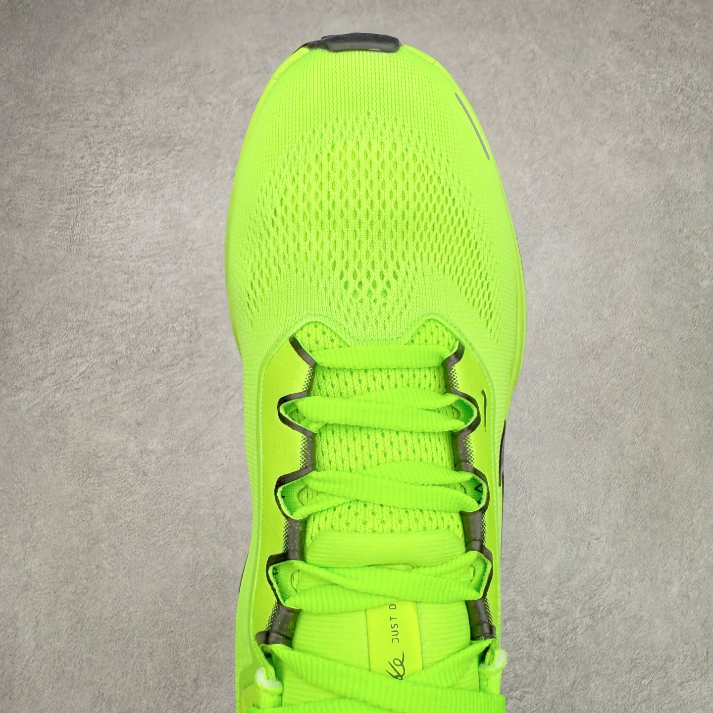 图片[4]-＃特价福利 NK Zoom Pegasus 飞马41代马拉松系列网面透气缓震疾速跑鞋 拥有 Zoom Air 一如既往的稳定感和流畅感 鞋面采用工程网眼设计 为特定高热区域营造出色透气性 进一步增加鞋面的穿孔数量 让足部能够快速散热 中足搭配 Flywire 飞线 在高速运动时营造舒适稳定的贴合感 内置Zoon气垫加持 动力十足 尺码：36 36.5 37.5 38 38.5 39 40 40.5 41 42 42.5 43 44 45-选品中心