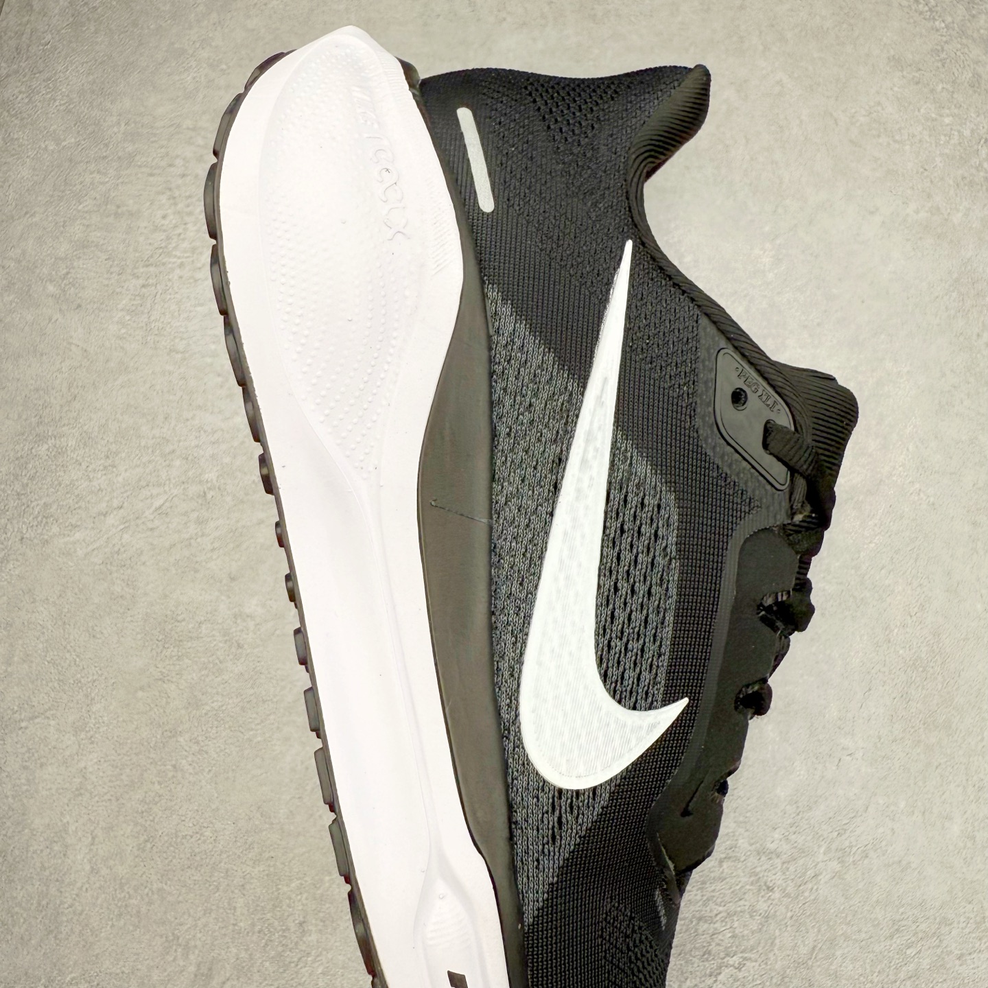 图片[6]-＃特价福利 NK Zoom Pegasus 飞马41代马拉松系列网面透气缓震疾速跑鞋 拥有 Zoom Air 一如既往的稳定感和流畅感 鞋面采用工程网眼设计 为特定高热区域营造出色透气性 进一步增加鞋面的穿孔数量 让足部能够快速散热 中足搭配 Flywire 飞线 在高速运动时营造舒适稳定的贴合感 内置Zoon气垫加持 动力十足 尺码：36 36.5 37.5 38 38.5 39 40 40.5 41 42 42.5 43 44 45-选品中心