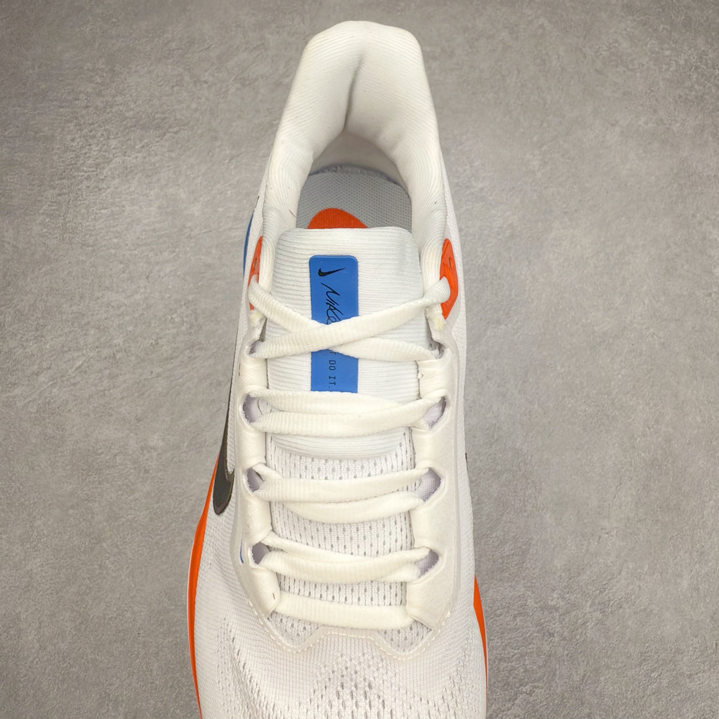 图片[5]-＃特价福利 NK Zoom Pegasus 飞马41代马拉松系列网面透气缓震疾速跑鞋 拥有 Zoom Air 一如既往的稳定感和流畅感 鞋面采用工程网眼设计 为特定高热区域营造出色透气性 进一步增加鞋面的穿孔数量 让足部能够快速散热 中足搭配 Flywire 飞线 在高速运动时营造舒适稳定的贴合感 内置Zoon气垫加持 动力十足 尺码：36 36.5 37.5 38 38.5 39 40 40.5 41 42 42.5 43 44 45-选品中心