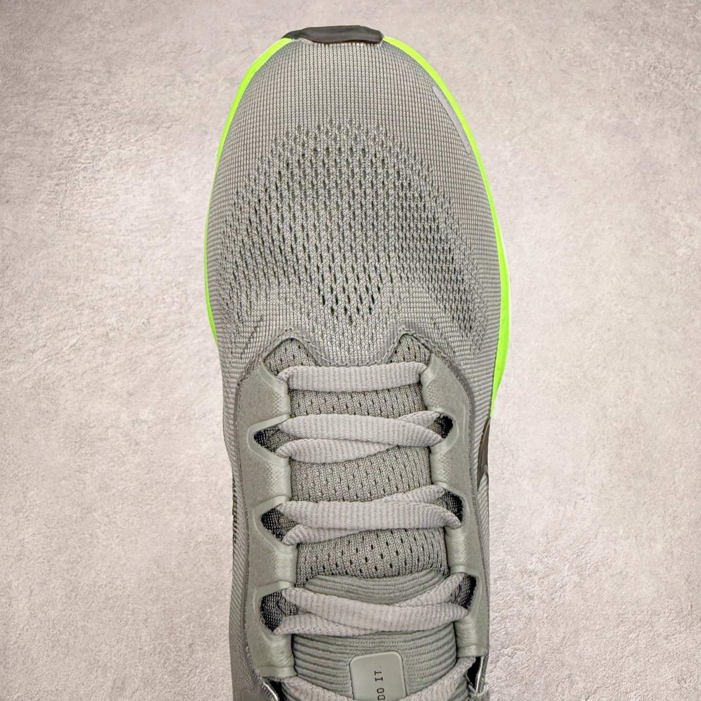 图片[4]-＃特价福利 NK Zoom Pegasus 飞马41代马拉松系列网面透气缓震疾速跑鞋 拥有 Zoom Air 一如既往的稳定感和流畅感 鞋面采用工程网眼设计 为特定高热区域营造出色透气性 进一步增加鞋面的穿孔数量 让足部能够快速散热 中足搭配 Flywire 飞线 在高速运动时营造舒适稳定的贴合感 内置Zoon气垫加持 动力十足 尺码：36 36.5 37.5 38 38.5 39 40 40.5 41 42 42.5 43 44 45-选品中心