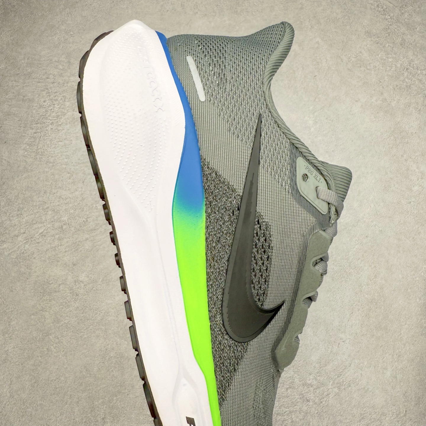 图片[6]-＃特价福利 NK Zoom Pegasus 飞马41代马拉松系列网面透气缓震疾速跑鞋 拥有 Zoom Air 一如既往的稳定感和流畅感 鞋面采用工程网眼设计 为特定高热区域营造出色透气性 进一步增加鞋面的穿孔数量 让足部能够快速散热 中足搭配 Flywire 飞线 在高速运动时营造舒适稳定的贴合感 内置Zoon气垫加持 动力十足 尺码：36 36.5 37.5 38 38.5 39 40 40.5 41 42 42.5 43 44 45-选品中心