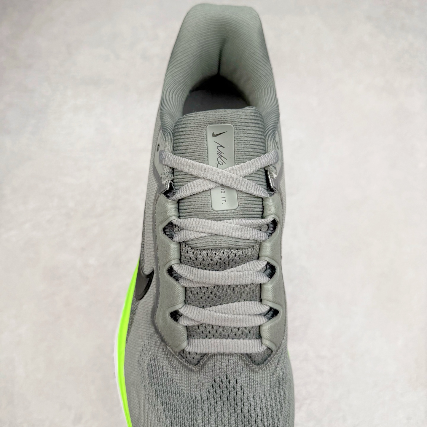 图片[5]-＃特价福利 NK Zoom Pegasus 飞马41代马拉松系列网面透气缓震疾速跑鞋 拥有 Zoom Air 一如既往的稳定感和流畅感 鞋面采用工程网眼设计 为特定高热区域营造出色透气性 进一步增加鞋面的穿孔数量 让足部能够快速散热 中足搭配 Flywire 飞线 在高速运动时营造舒适稳定的贴合感 内置Zoon气垫加持 动力十足 尺码：36 36.5 37.5 38 38.5 39 40 40.5 41 42 42.5 43 44 45-选品中心