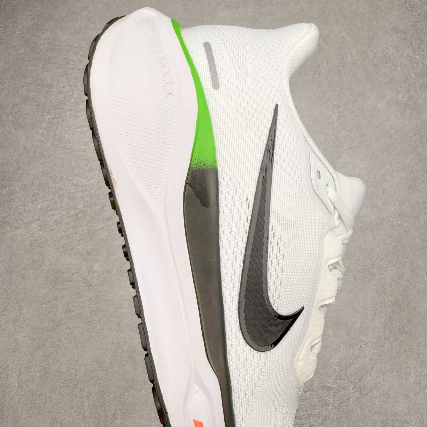 图片[6]-＃特价福利 NK Zoom Pegasus 飞马41代马拉松系列网面透气缓震疾速跑鞋 拥有 Zoom Air 一如既往的稳定感和流畅感 鞋面采用工程网眼设计 为特定高热区域营造出色透气性 进一步增加鞋面的穿孔数量 让足部能够快速散热 中足搭配 Flywire 飞线 在高速运动时营造舒适稳定的贴合感 内置Zoon气垫加持 动力十足 尺码：36 36.5 37.5 38 38.5 39 40 40.5 41 42 42.5 43 44 45-选品中心