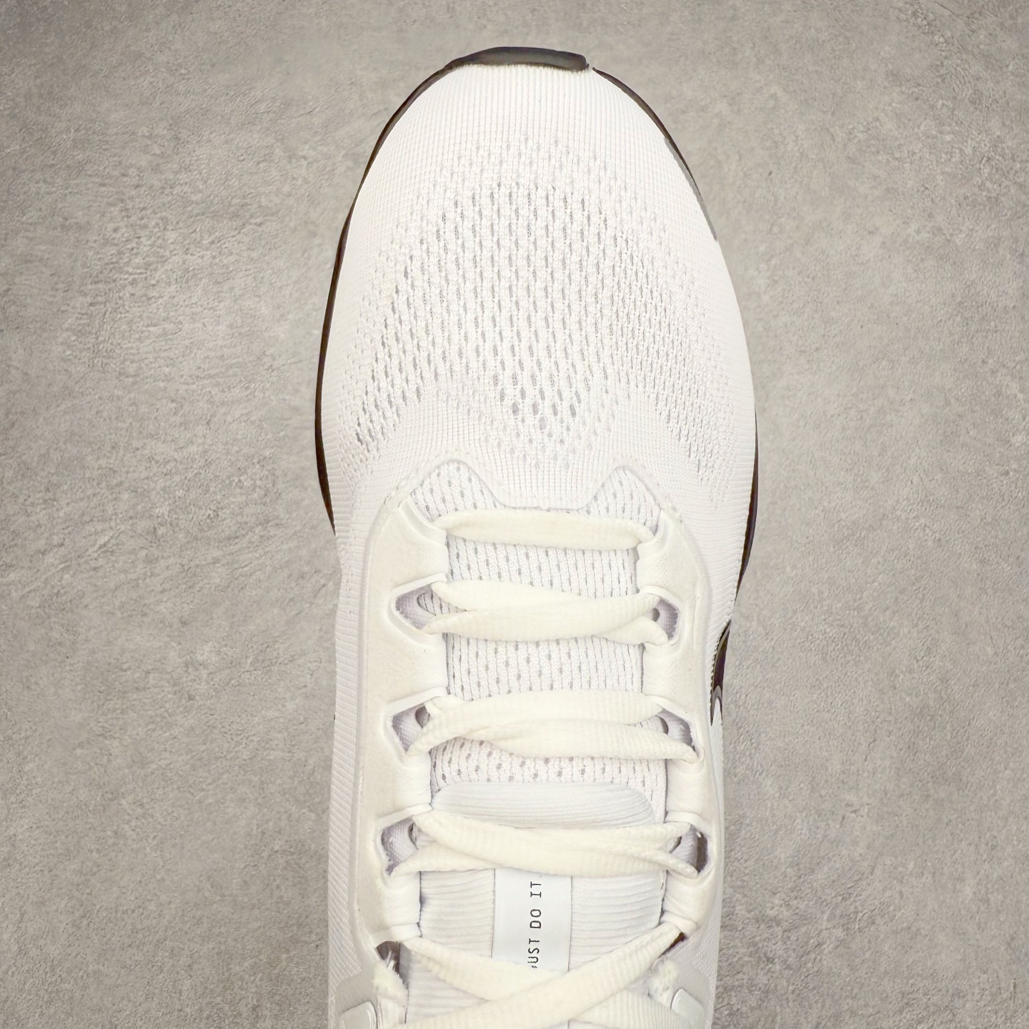 图片[4]-＃特价福利 NK Zoom Pegasus 飞马41代马拉松系列网面透气缓震疾速跑鞋 拥有 Zoom Air 一如既往的稳定感和流畅感 鞋面采用工程网眼设计 为特定高热区域营造出色透气性 进一步增加鞋面的穿孔数量 让足部能够快速散热 中足搭配 Flywire 飞线 在高速运动时营造舒适稳定的贴合感 内置Zoon气垫加持 动力十足 尺码：36 36.5 37.5 38 38.5 39 40 40.5 41 42 42.5 43 44 45-选品中心