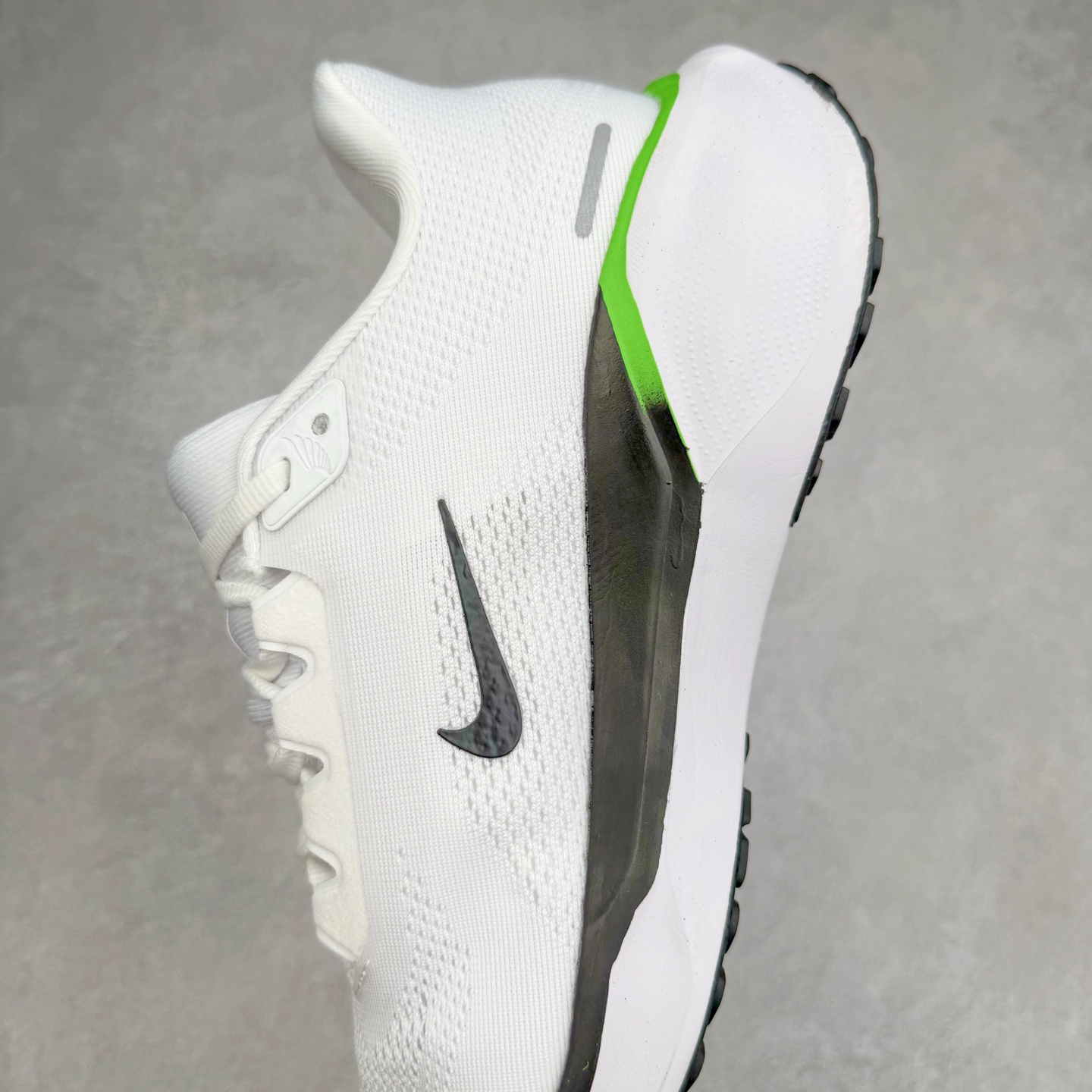 图片[7]-＃特价福利 NK Zoom Pegasus 飞马41代马拉松系列网面透气缓震疾速跑鞋 拥有 Zoom Air 一如既往的稳定感和流畅感 鞋面采用工程网眼设计 为特定高热区域营造出色透气性 进一步增加鞋面的穿孔数量 让足部能够快速散热 中足搭配 Flywire 飞线 在高速运动时营造舒适稳定的贴合感 内置Zoon气垫加持 动力十足 尺码：36 36.5 37.5 38 38.5 39 40 40.5 41 42 42.5 43 44 45-选品中心