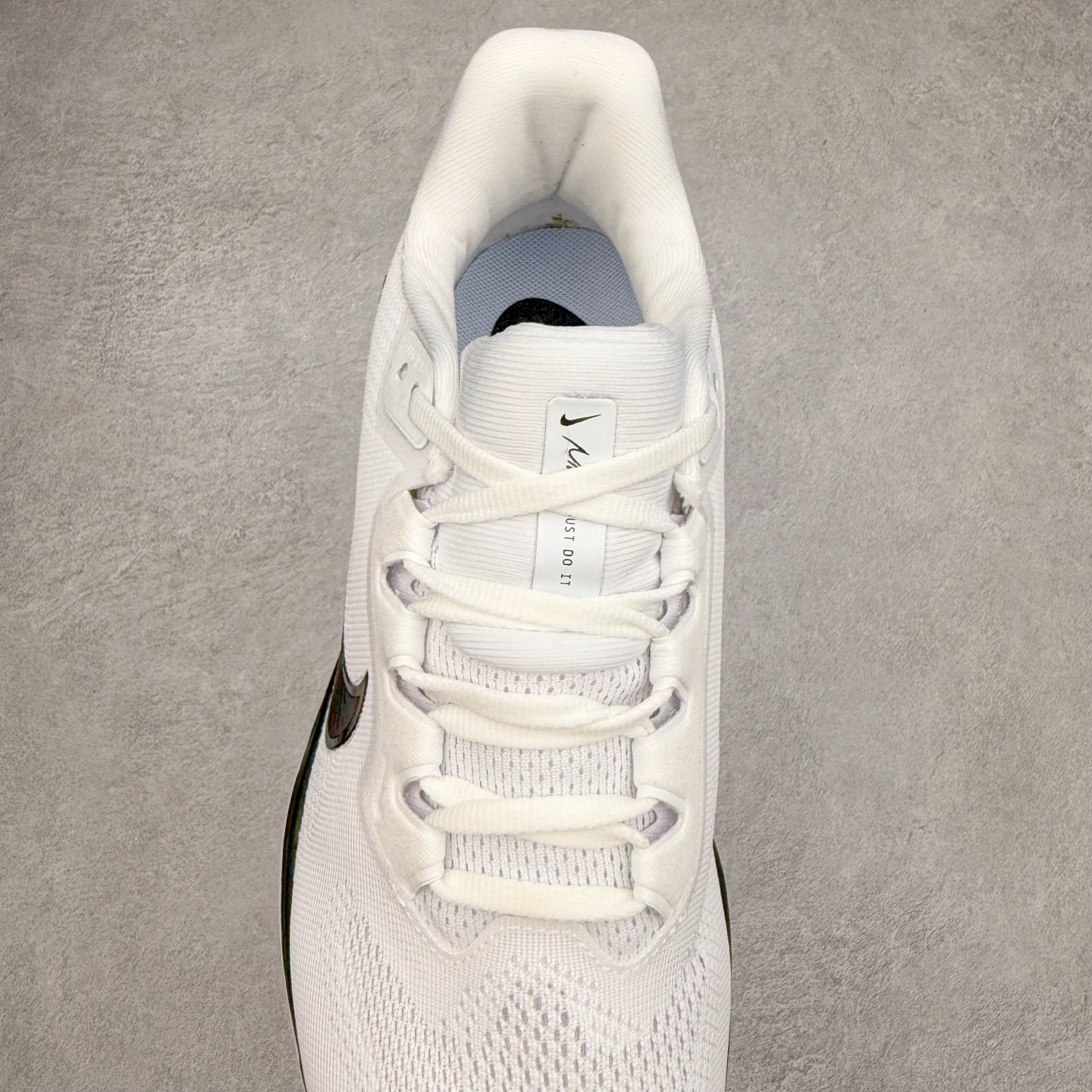 图片[5]-＃特价福利 NK Zoom Pegasus 飞马41代马拉松系列网面透气缓震疾速跑鞋 拥有 Zoom Air 一如既往的稳定感和流畅感 鞋面采用工程网眼设计 为特定高热区域营造出色透气性 进一步增加鞋面的穿孔数量 让足部能够快速散热 中足搭配 Flywire 飞线 在高速运动时营造舒适稳定的贴合感 内置Zoon气垫加持 动力十足 尺码：36 36.5 37.5 38 38.5 39 40 40.5 41 42 42.5 43 44 45-选品中心