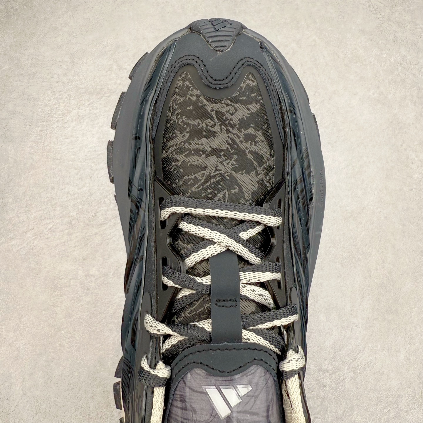 图片[4]-AD XLG MTW系列 舒适百搭防滑耐磨低帮跑步鞋老爹鞋 JR6397 鞋面采用贯穿式银条 完整的线条流畅度带来充分的视觉享受 鞋舌若隐若现的LOGO充满神秘感 夸张的鞋后跟幅度设计 线条感延伸至后跟标志三条杆彰显adidas调性 中底采用LIGHT STRIKE科技 在满足穿搭属性的同时提供舒适的脚感 完整的流线型设计语言 从鞋面贯穿到鞋底以及鞋花纹路 颜值与实力兼具 秀场与日常皆融 未来已来 让我们继续期待 实拍调校N版已经零色差零失真 百分百还原实物色彩所见即所得 不存在货不对板色差等低级问题 选购参考实物拍摄 不混卖不参货 只用心做好货严格选品 承诺混一赔十 尺码：36 36.5 37.5 38 38.5 39 40 40.5 41 42 42.5 43 44 44.5 45-选品中心