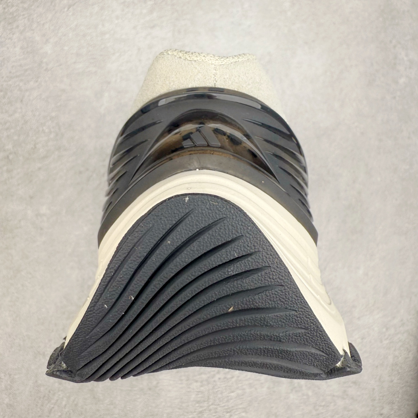 图片[8]-AD XLG MTW系列 舒适百搭防滑耐磨低帮跑步鞋老爹鞋 JR6397 鞋面采用贯穿式银条 完整的线条流畅度带来充分的视觉享受 鞋舌若隐若现的LOGO充满神秘感 夸张的鞋后跟幅度设计 线条感延伸至后跟标志三条杆彰显adidas调性 中底采用LIGHT STRIKE科技 在满足穿搭属性的同时提供舒适的脚感 完整的流线型设计语言 从鞋面贯穿到鞋底以及鞋花纹路 颜值与实力兼具 秀场与日常皆融 未来已来 让我们继续期待 实拍调校N版已经零色差零失真 百分百还原实物色彩所见即所得 不存在货不对板色差等低级问题 选购参考实物拍摄 不混卖不参货 只用心做好货严格选品 承诺混一赔十 尺码：36 36.5 37.5 38 38.5 39 40 40.5 41 42 42.5 43 44 44.5 45-选品中心