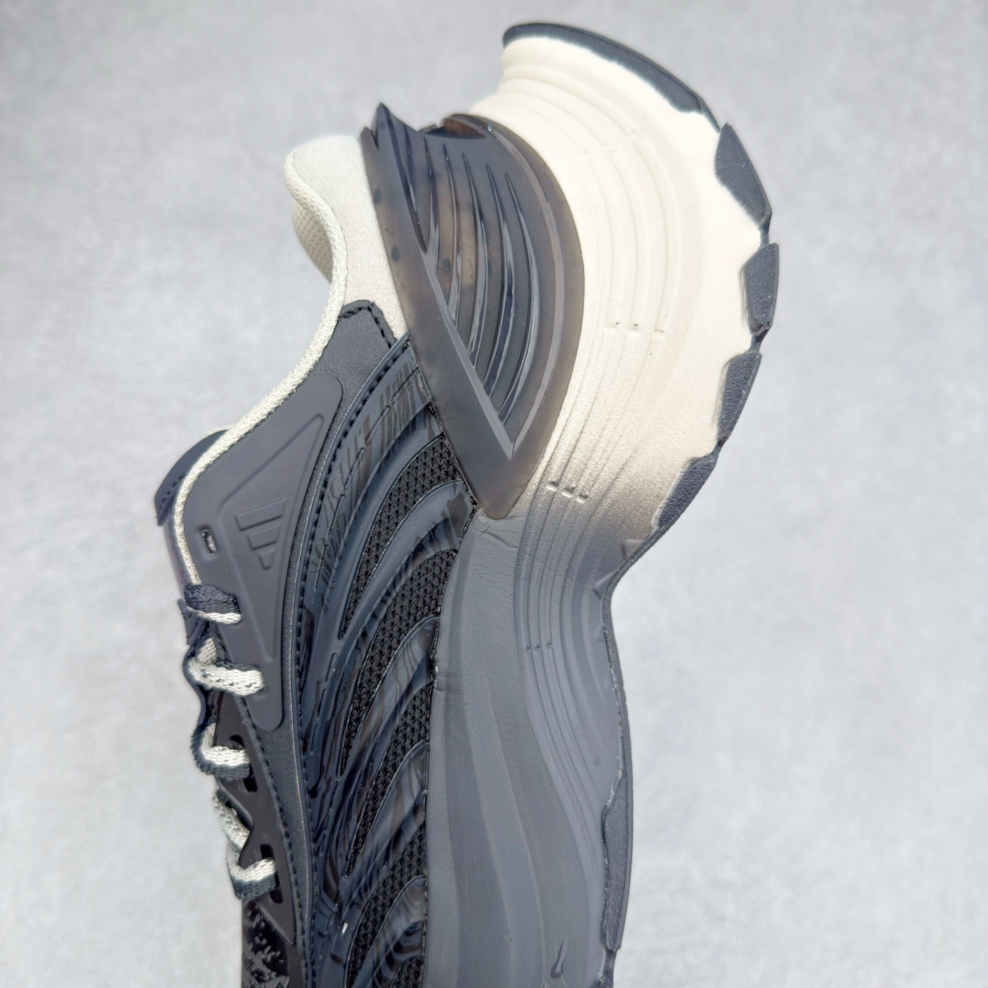 图片[7]-AD XLG MTW系列 舒适百搭防滑耐磨低帮跑步鞋老爹鞋 JR6397 鞋面采用贯穿式银条 完整的线条流畅度带来充分的视觉享受 鞋舌若隐若现的LOGO充满神秘感 夸张的鞋后跟幅度设计 线条感延伸至后跟标志三条杆彰显adidas调性 中底采用LIGHT STRIKE科技 在满足穿搭属性的同时提供舒适的脚感 完整的流线型设计语言 从鞋面贯穿到鞋底以及鞋花纹路 颜值与实力兼具 秀场与日常皆融 未来已来 让我们继续期待 实拍调校N版已经零色差零失真 百分百还原实物色彩所见即所得 不存在货不对板色差等低级问题 选购参考实物拍摄 不混卖不参货 只用心做好货严格选品 承诺混一赔十 尺码：36 36.5 37.5 38 38.5 39 40 40.5 41 42 42.5 43 44 44.5 45-选品中心