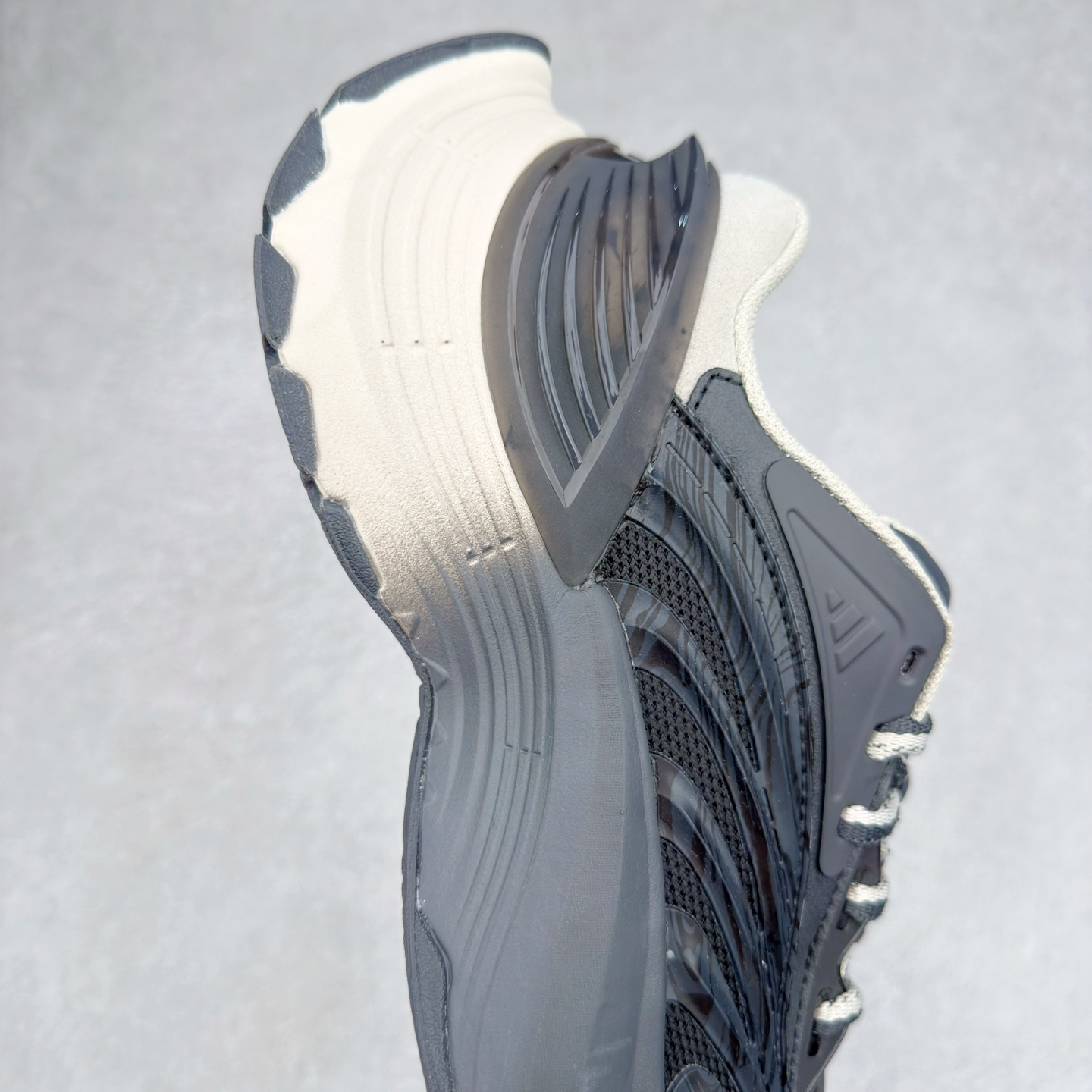 图片[6]-AD XLG MTW系列 舒适百搭防滑耐磨低帮跑步鞋老爹鞋 JR6397 鞋面采用贯穿式银条 完整的线条流畅度带来充分的视觉享受 鞋舌若隐若现的LOGO充满神秘感 夸张的鞋后跟幅度设计 线条感延伸至后跟标志三条杆彰显adidas调性 中底采用LIGHT STRIKE科技 在满足穿搭属性的同时提供舒适的脚感 完整的流线型设计语言 从鞋面贯穿到鞋底以及鞋花纹路 颜值与实力兼具 秀场与日常皆融 未来已来 让我们继续期待 实拍调校N版已经零色差零失真 百分百还原实物色彩所见即所得 不存在货不对板色差等低级问题 选购参考实物拍摄 不混卖不参货 只用心做好货严格选品 承诺混一赔十 尺码：36 36.5 37.5 38 38.5 39 40 40.5 41 42 42.5 43 44 44.5 45-选品中心