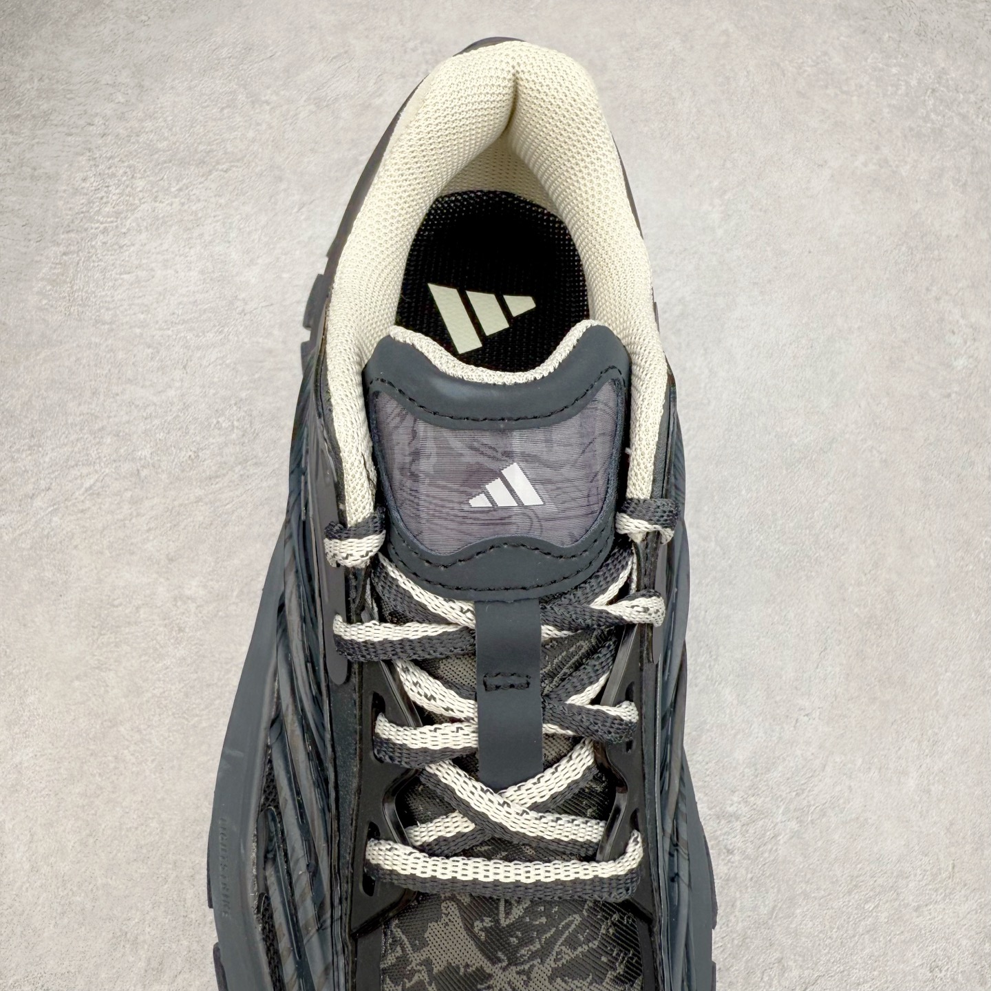 图片[5]-AD XLG MTW系列 舒适百搭防滑耐磨低帮跑步鞋老爹鞋 JR6397 鞋面采用贯穿式银条 完整的线条流畅度带来充分的视觉享受 鞋舌若隐若现的LOGO充满神秘感 夸张的鞋后跟幅度设计 线条感延伸至后跟标志三条杆彰显adidas调性 中底采用LIGHT STRIKE科技 在满足穿搭属性的同时提供舒适的脚感 完整的流线型设计语言 从鞋面贯穿到鞋底以及鞋花纹路 颜值与实力兼具 秀场与日常皆融 未来已来 让我们继续期待 实拍调校N版已经零色差零失真 百分百还原实物色彩所见即所得 不存在货不对板色差等低级问题 选购参考实物拍摄 不混卖不参货 只用心做好货严格选品 承诺混一赔十 尺码：36 36.5 37.5 38 38.5 39 40 40.5 41 42 42.5 43 44 44.5 45-选品中心