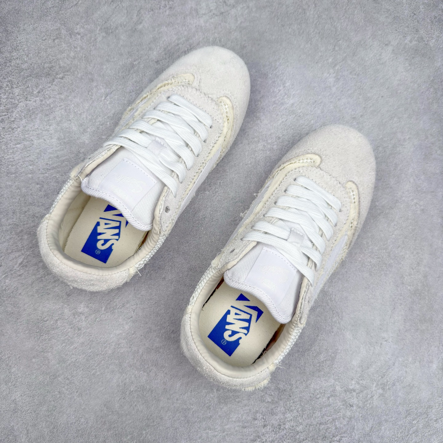 图片[3]-Vans Super Lowpro TDC系列 踩上全新 Vans Super LowPro 复古薄底鞋👣 长绒麂皮拼接粗粝毛边牛仔布，亮出你的反叛玩心 舒适脚感加持，全天不喊累，轻轻松松跑进风里💨 侧边透气网眼鞋面，夏日citywalk更 Chill～ 货号：VN000EFQCJK 货号：VN000EFQCJ7 尺码：35 36 36.5 37 38 38.5 39 40 40.5 41 42 42.5 43 44 45-选品中心