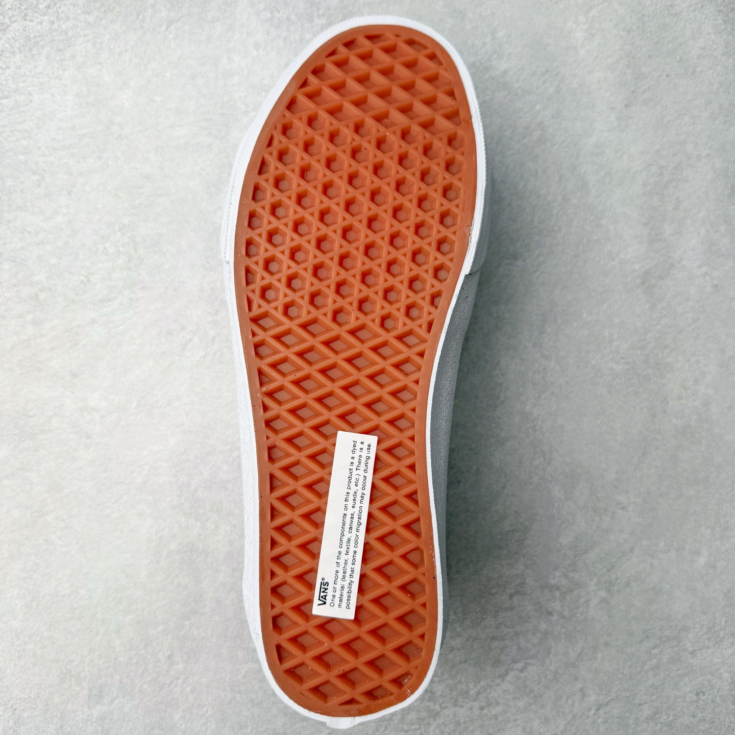 图片[9]-Vans SK8-Low x CDG联名 全新一代 低帮硫化帆布鞋 该鞋款以白线勾勒出整体造型，鞋面采用帆布搭配麂皮材质，鞋身布满CDG黑白字体彰显联名，极具辨识度，上脚百搭不出错。 尺码：35 36 36.5 37 38 38.5 39 40 40.5 41 42 42.5 43 44-选品中心