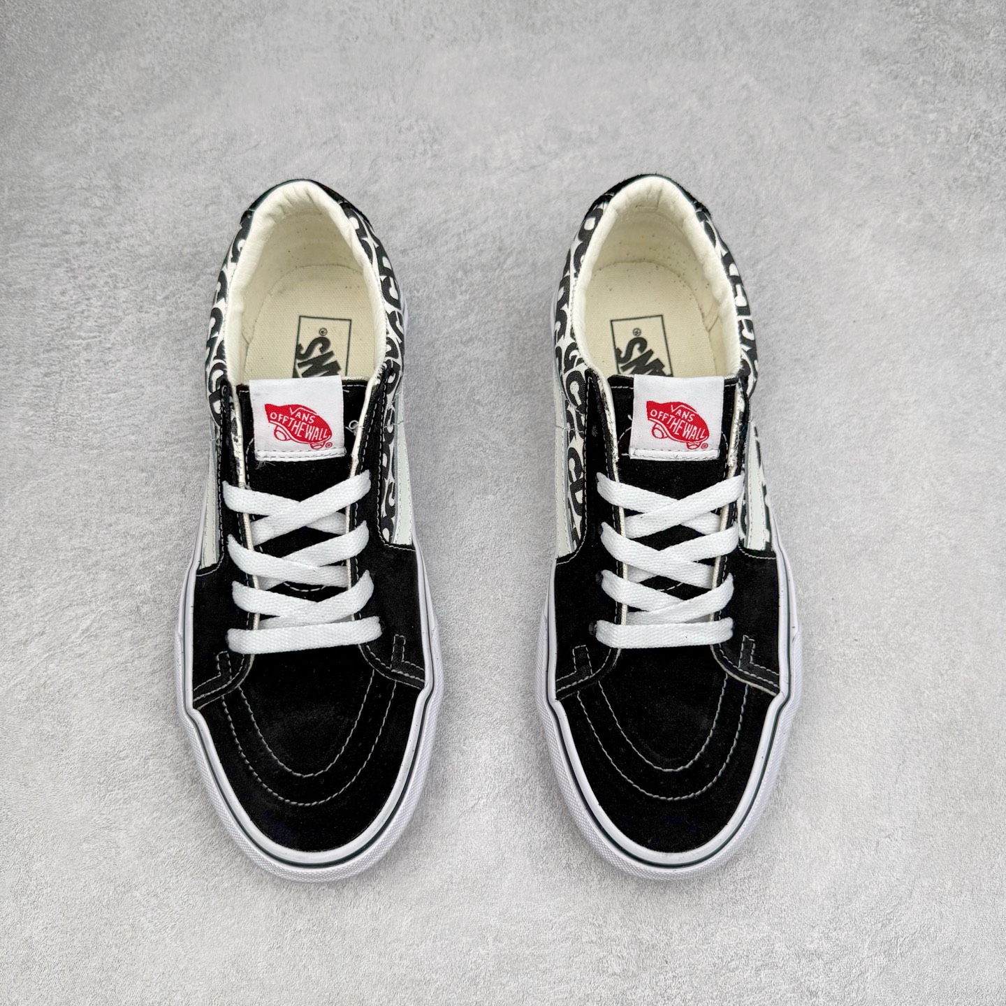 图片[2]-Vans SK8-Low x CDG联名 全新一代 低帮硫化帆布鞋 该鞋款以白线勾勒出整体造型，鞋面采用帆布搭配麂皮材质，鞋身布满CDG黑白字体彰显联名，极具辨识度，上脚百搭不出错。 尺码：35 36 36.5 37 38 38.5 39 40 40.5 41 42 42.5 43 44-选品中心