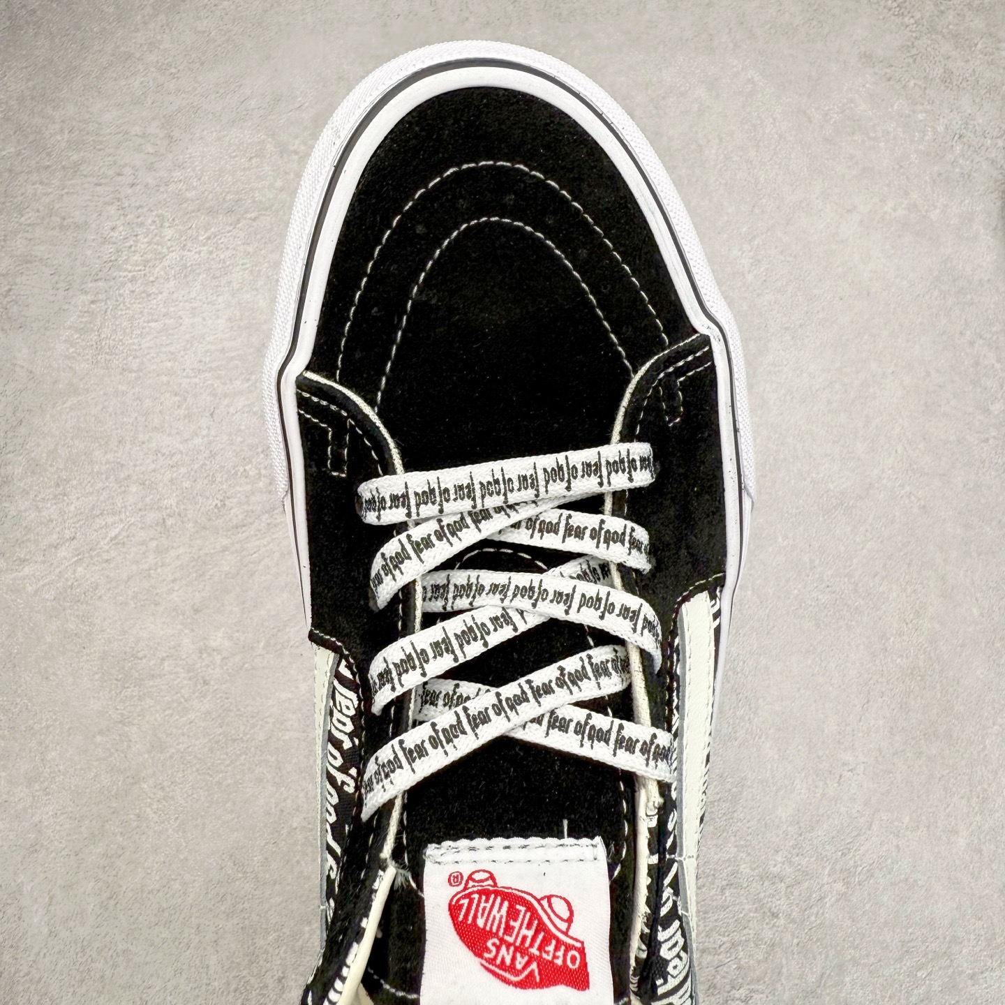 图片[4]-Vans SK8-Low x Fog联名 全新一代 低帮硫化帆布鞋 该鞋款以白线勾勒出整体造型，鞋面采用帆布搭配麂皮材质，鞋身布满Fog黑白字体彰显联名，极具辨识度，上脚百搭不出错。 尺码：35 36 36.5 37 38 38.5 39 40 40.5 41 42 42.5 43 44-选品中心