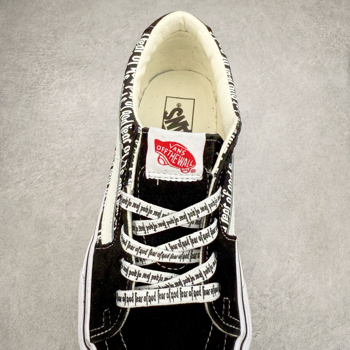 图片[5]-Vans SK8-Low x Fog联名 全新一代 低帮硫化帆布鞋 该鞋款以白线勾勒出整体造型，鞋面采用帆布搭配麂皮材质，鞋身布满Fog黑白字体彰显联名，极具辨识度，上脚百搭不出错。 尺码：35 36 36.5 37 38 38.5 39 40 40.5 41 42 42.5 43 44-选品中心