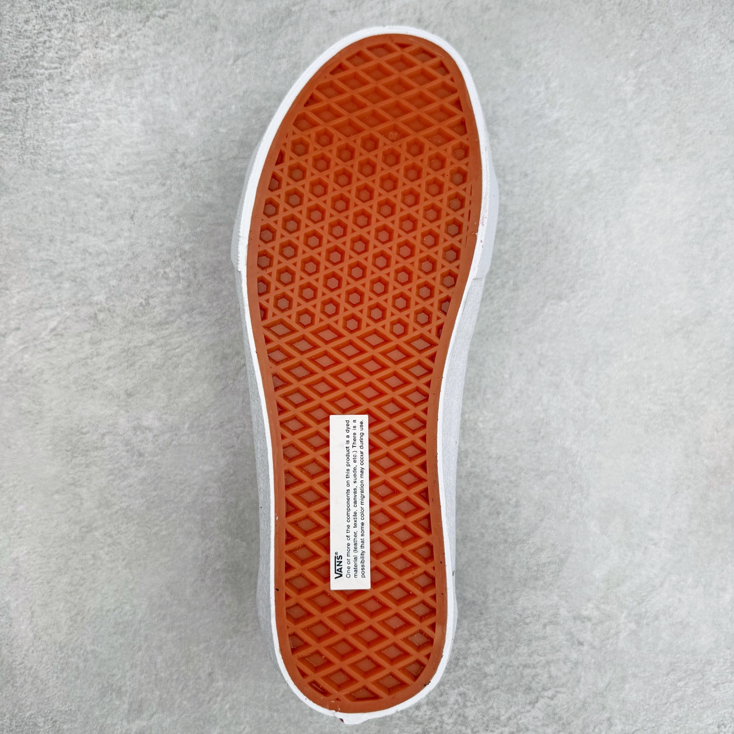 图片[9]-Vans SK8-Low x Fog联名 全新一代 低帮硫化帆布鞋 该鞋款以白线勾勒出整体造型，鞋面采用帆布搭配麂皮材质，鞋身布满Fog黑白字体彰显联名，极具辨识度，上脚百搭不出错。 尺码：35 36 36.5 37 38 38.5 39 40 40.5 41 42 42.5 43 44-选品中心