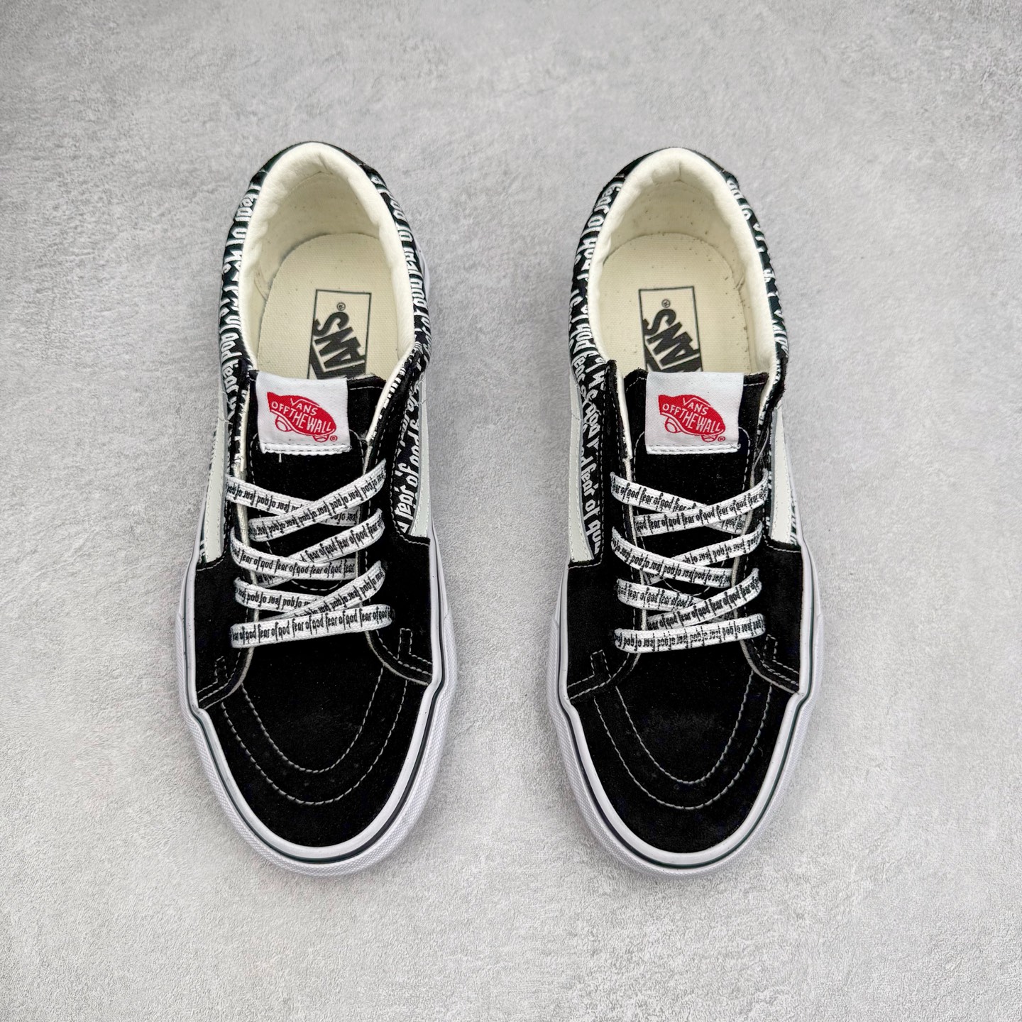 图片[2]-Vans SK8-Low x Fog联名 全新一代 低帮硫化帆布鞋 该鞋款以白线勾勒出整体造型，鞋面采用帆布搭配麂皮材质，鞋身布满Fog黑白字体彰显联名，极具辨识度，上脚百搭不出错。 尺码：35 36 36.5 37 38 38.5 39 40 40.5 41 42 42.5 43 44-选品中心