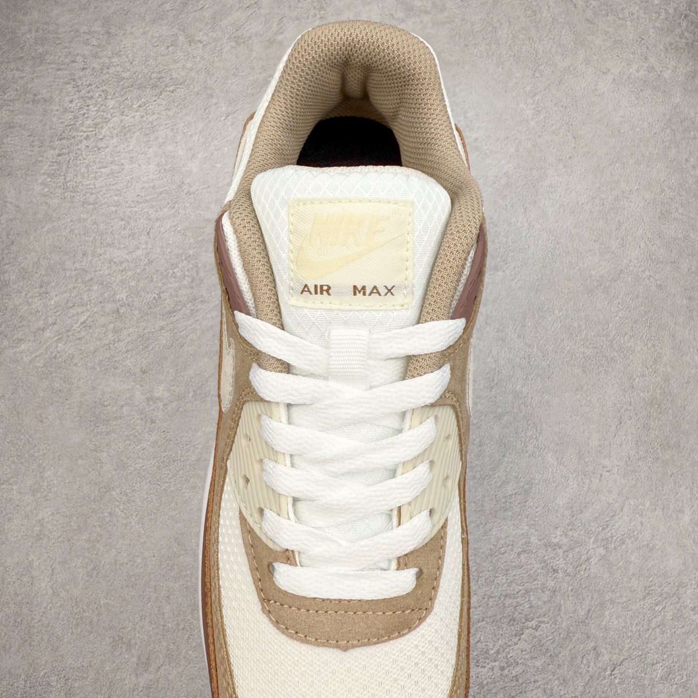 图片[5]-＃MX版 NK Air MAX 90 气垫复古减震跑步鞋 DM0029-109 经典重温 独家陆续补货 外单专供大厂出品 品质稳定 一百余色 终端操作 Air Max 90于1990年推出 来自Air Max系列 在Air Max 1的基础上改进而得 增加了气垫面积 外型上也更为流线 最特別的就是加入了菱纹塑胶嵌板 为Air Max 90增添了许多潮流气息 皮革鞋面 造就出色耐穿性和支撑力 Max Air缓震配置搭配泡棉中底 令Air Max 90轻盈而舒适 华夫格橡胶外底 铸就Air Max 90非凡的抓地力 而Air Max 90不仅是一双跑鞋 它成功跨越了时间的演进 成为了球鞋文化与潮流圈中最熟为人知的鞋款之一 尺码：36 36.5 37.5 38 38.5 39 40 40.5 41 42 42.5 43 44 44.5 45-选品中心