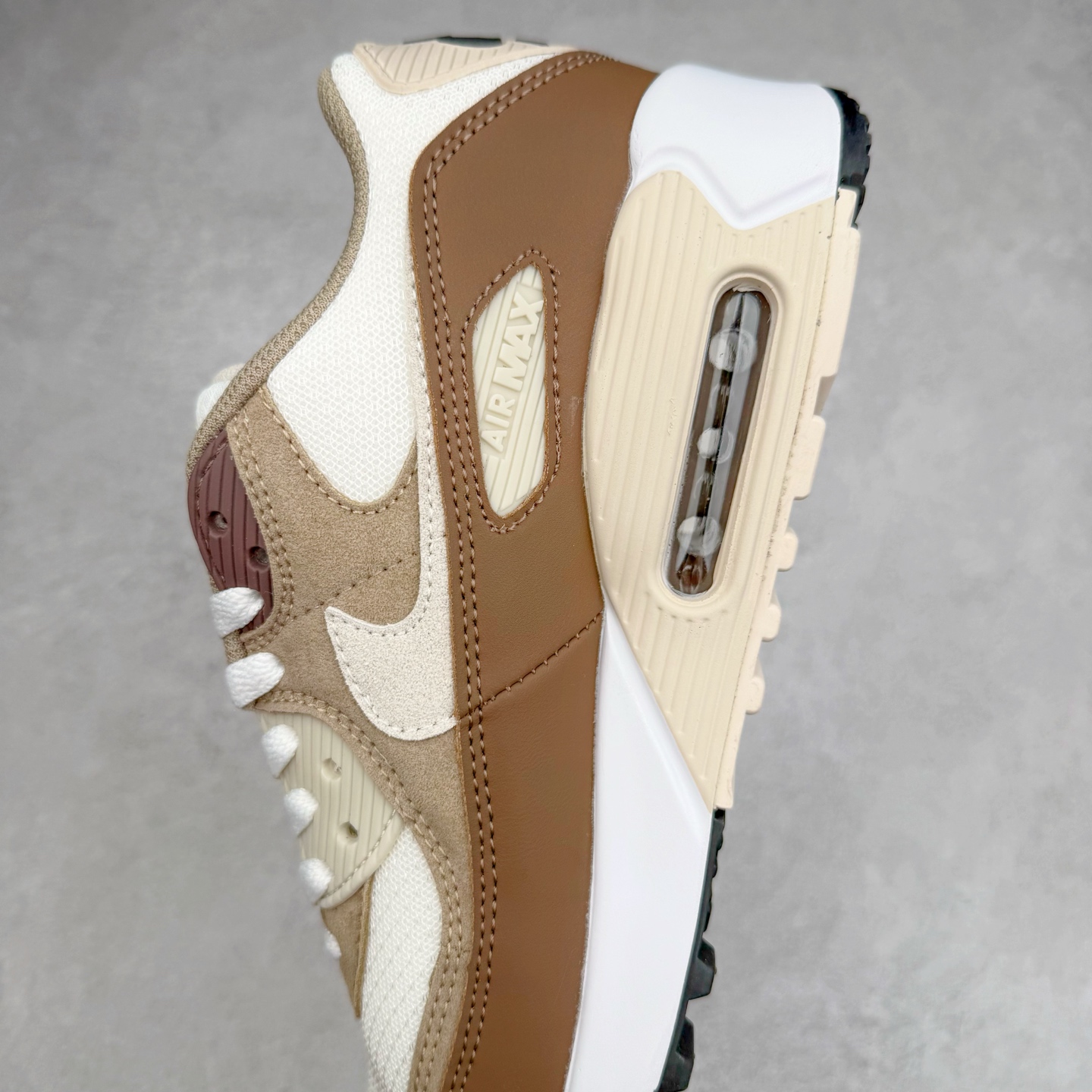 图片[7]-＃MX版 NK Air MAX 90 气垫复古减震跑步鞋 DM0029-109 经典重温 独家陆续补货 外单专供大厂出品 品质稳定 一百余色 终端操作 Air Max 90于1990年推出 来自Air Max系列 在Air Max 1的基础上改进而得 增加了气垫面积 外型上也更为流线 最特別的就是加入了菱纹塑胶嵌板 为Air Max 90增添了许多潮流气息 皮革鞋面 造就出色耐穿性和支撑力 Max Air缓震配置搭配泡棉中底 令Air Max 90轻盈而舒适 华夫格橡胶外底 铸就Air Max 90非凡的抓地力 而Air Max 90不仅是一双跑鞋 它成功跨越了时间的演进 成为了球鞋文化与潮流圈中最熟为人知的鞋款之一 尺码：36 36.5 37.5 38 38.5 39 40 40.5 41 42 42.5 43 44 44.5 45-选品中心