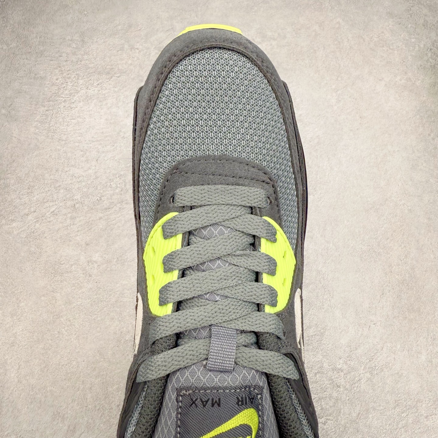 图片[4]-＃MX版 NK Air MAX 90 气垫复古减震跑步鞋 DM0029-012 经典重温 独家陆续补货 外单专供大厂出品 品质稳定 一百余色 终端操作 Air Max 90于1990年推出 来自Air Max系列 在Air Max 1的基础上改进而得 增加了气垫面积 外型上也更为流线 最特別的就是加入了菱纹塑胶嵌板 为Air Max 90增添了许多潮流气息 皮革鞋面 造就出色耐穿性和支撑力 Max Air缓震配置搭配泡棉中底 令Air Max 90轻盈而舒适 华夫格橡胶外底 铸就Air Max 90非凡的抓地力 而Air Max 90不仅是一双跑鞋 它成功跨越了时间的演进 成为了球鞋文化与潮流圈中最熟为人知的鞋款之一 尺码：36 36.5 37.5 38 38.5 39 40 40.5 41 42 42.5 43 44 44.5 45-选品中心