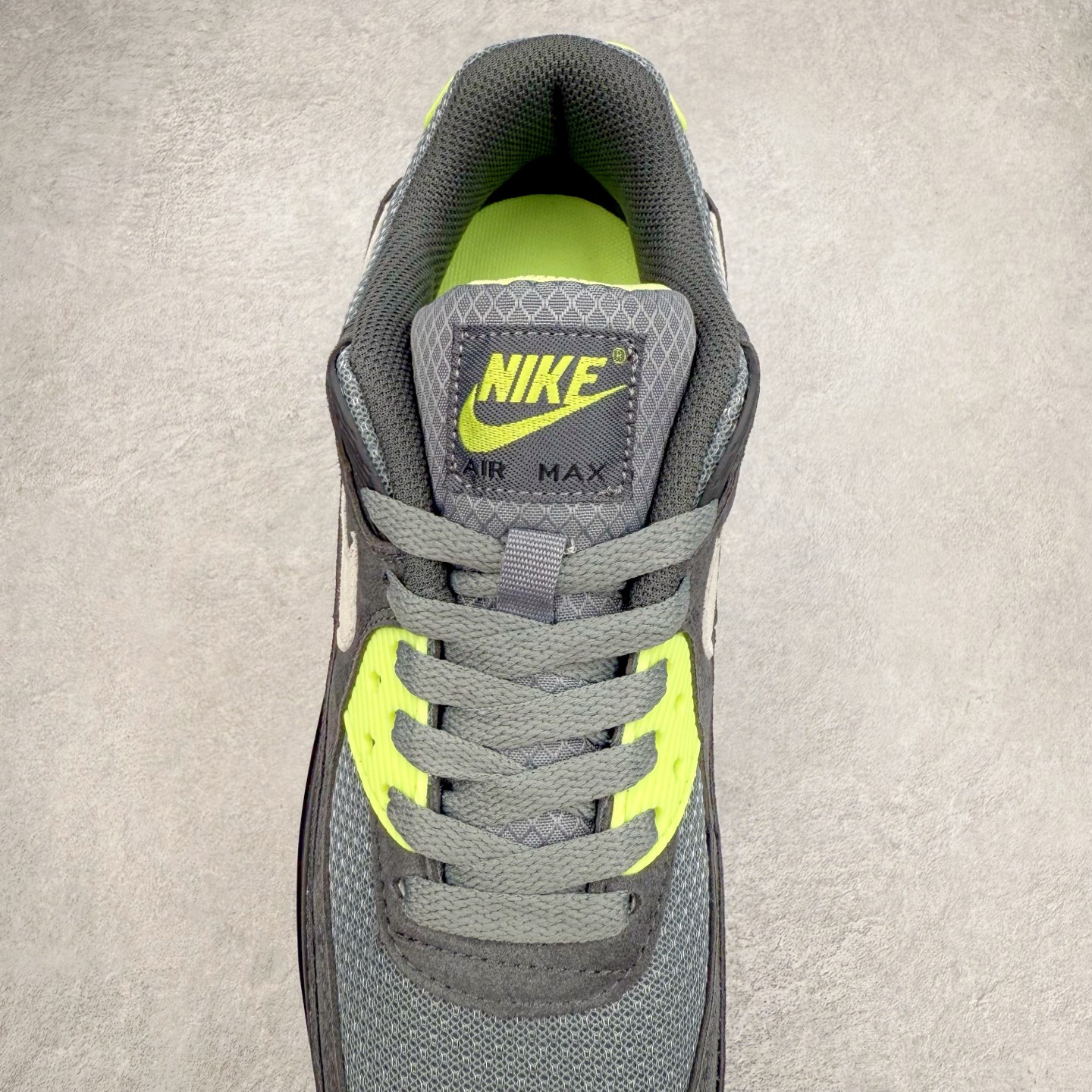 图片[5]-＃MX版 NK Air MAX 90 气垫复古减震跑步鞋 DM0029-012 经典重温 独家陆续补货 外单专供大厂出品 品质稳定 一百余色 终端操作 Air Max 90于1990年推出 来自Air Max系列 在Air Max 1的基础上改进而得 增加了气垫面积 外型上也更为流线 最特別的就是加入了菱纹塑胶嵌板 为Air Max 90增添了许多潮流气息 皮革鞋面 造就出色耐穿性和支撑力 Max Air缓震配置搭配泡棉中底 令Air Max 90轻盈而舒适 华夫格橡胶外底 铸就Air Max 90非凡的抓地力 而Air Max 90不仅是一双跑鞋 它成功跨越了时间的演进 成为了球鞋文化与潮流圈中最熟为人知的鞋款之一 尺码：36 36.5 37.5 38 38.5 39 40 40.5 41 42 42.5 43 44 44.5 45-选品中心