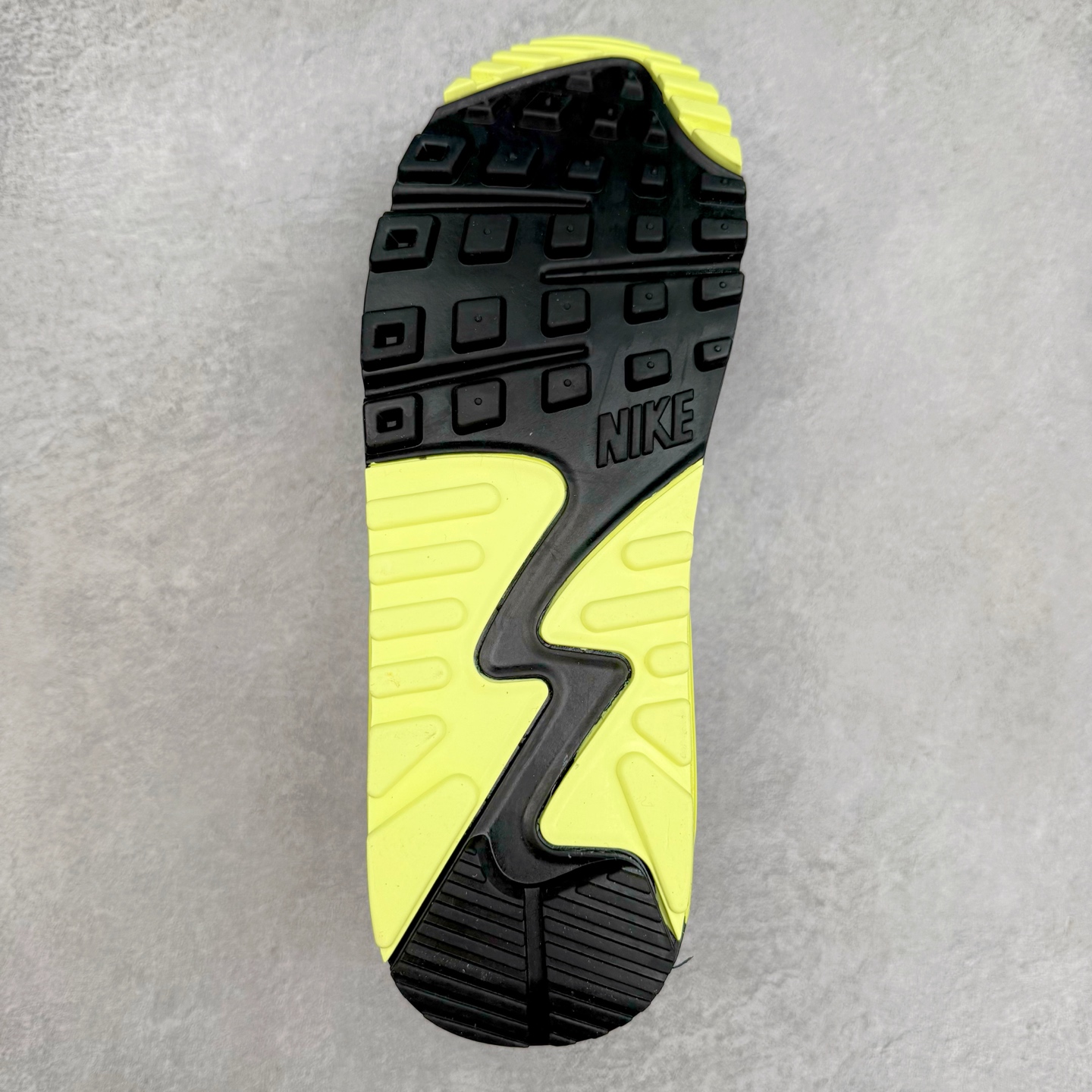 图片[9]-＃MX版 NK Air MAX 90 气垫复古减震跑步鞋 DM0029-012 经典重温 独家陆续补货 外单专供大厂出品 品质稳定 一百余色 终端操作 Air Max 90于1990年推出 来自Air Max系列 在Air Max 1的基础上改进而得 增加了气垫面积 外型上也更为流线 最特別的就是加入了菱纹塑胶嵌板 为Air Max 90增添了许多潮流气息 皮革鞋面 造就出色耐穿性和支撑力 Max Air缓震配置搭配泡棉中底 令Air Max 90轻盈而舒适 华夫格橡胶外底 铸就Air Max 90非凡的抓地力 而Air Max 90不仅是一双跑鞋 它成功跨越了时间的演进 成为了球鞋文化与潮流圈中最熟为人知的鞋款之一 尺码：36 36.5 37.5 38 38.5 39 40 40.5 41 42 42.5 43 44 44.5 45-选品中心