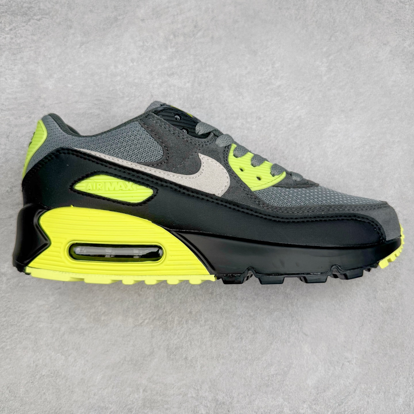 ＃MX版 NK Air MAX 90 气垫复古减震跑步鞋 DM0029-012 经典重温 独家陆续补货 外单专供大厂出品 品质稳定 一百余色 终端操作 Air Max 90于1990年推出 来自Air Max系列 在Air Max 1的基础上改进而得 增加了气垫面积 外型上也更为流线 最特別的就是加入了菱纹塑胶嵌板 为Air Max 90增添了许多潮流气息 皮革鞋面 造就出色耐穿性和支撑力 Max Air缓震配置搭配泡棉中底 令Air Max 90轻盈而舒适 华夫格橡胶外底 铸就Air Max 90非凡的抓地力 而Air Max 90不仅是一双跑鞋 它成功跨越了时间的演进 成为了球鞋文化与潮流圈中最熟为人知的鞋款之一 尺码：36 36.5 37.5 38 38.5 39 40 40.5 41 42 42.5 43 44 44.5 45-选品中心