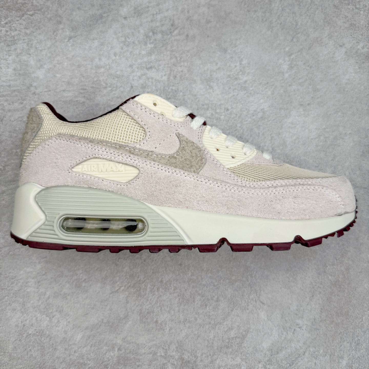 ＃MX版 NK Air MAX 90 气垫复古减震跑步鞋 HQ1712-001 经典重温 独家陆续补货 外单专供大厂出品 品质稳定 一百余色 终端操作 Air Max 90于1990年推出 来自Air Max系列 在Air Max 1的基础上改进而得 增加了气垫面积 外型上也更为流线 最特別的就是加入了菱纹塑胶嵌板 为Air Max 90增添了许多潮流气息 皮革鞋面 造就出色耐穿性和支撑力 Max Air缓震配置搭配泡棉中底 令Air Max 90轻盈而舒适 华夫格橡胶外底 铸就Air Max 90非凡的抓地力 而Air Max 90不仅是一双跑鞋 它成功跨越了时间的演进 成为了球鞋文化与潮流圈中最熟为人知的鞋款之一 尺码：36 36.5 37.5 38 38.5 39 40 40.5 41 42 42.5 43 44 44.5 45-选品中心