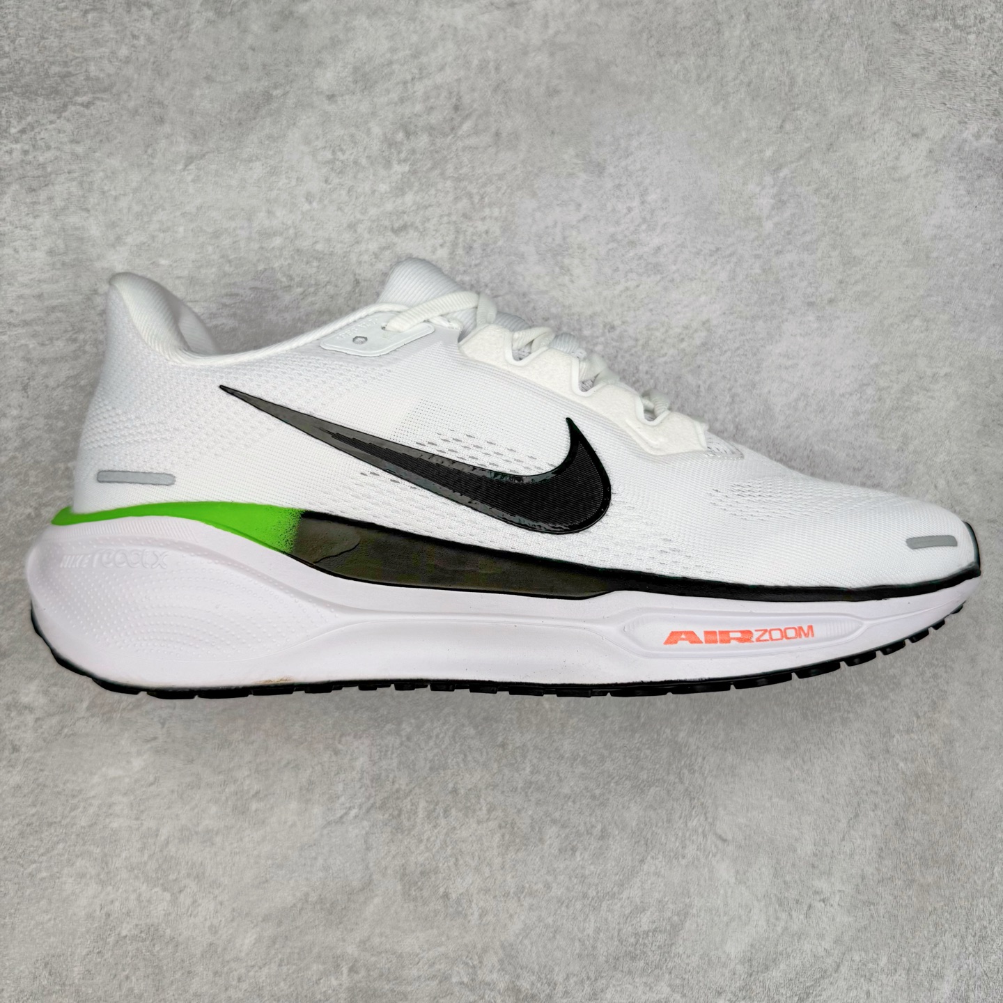 图片[6]-＃特价福利 NK Zoom Pegasus 飞马41代马拉松系列网面透气缓震疾速跑鞋 拥有 Zoom Air 一如既往的稳定感和流畅感 鞋面采用工程网眼设计 为特定高热区域营造出色透气性 进一步增加鞋面的穿孔数量 让足部能够快速散热 中足搭配 Flywire 飞线 在高速运动时营造舒适稳定的贴合感 内置Zoon气垫加持 动力十足 尺码：36 36.5 37.5 38 38.5 39 40 40.5 41 42 42.5 43 44 45-选品中心