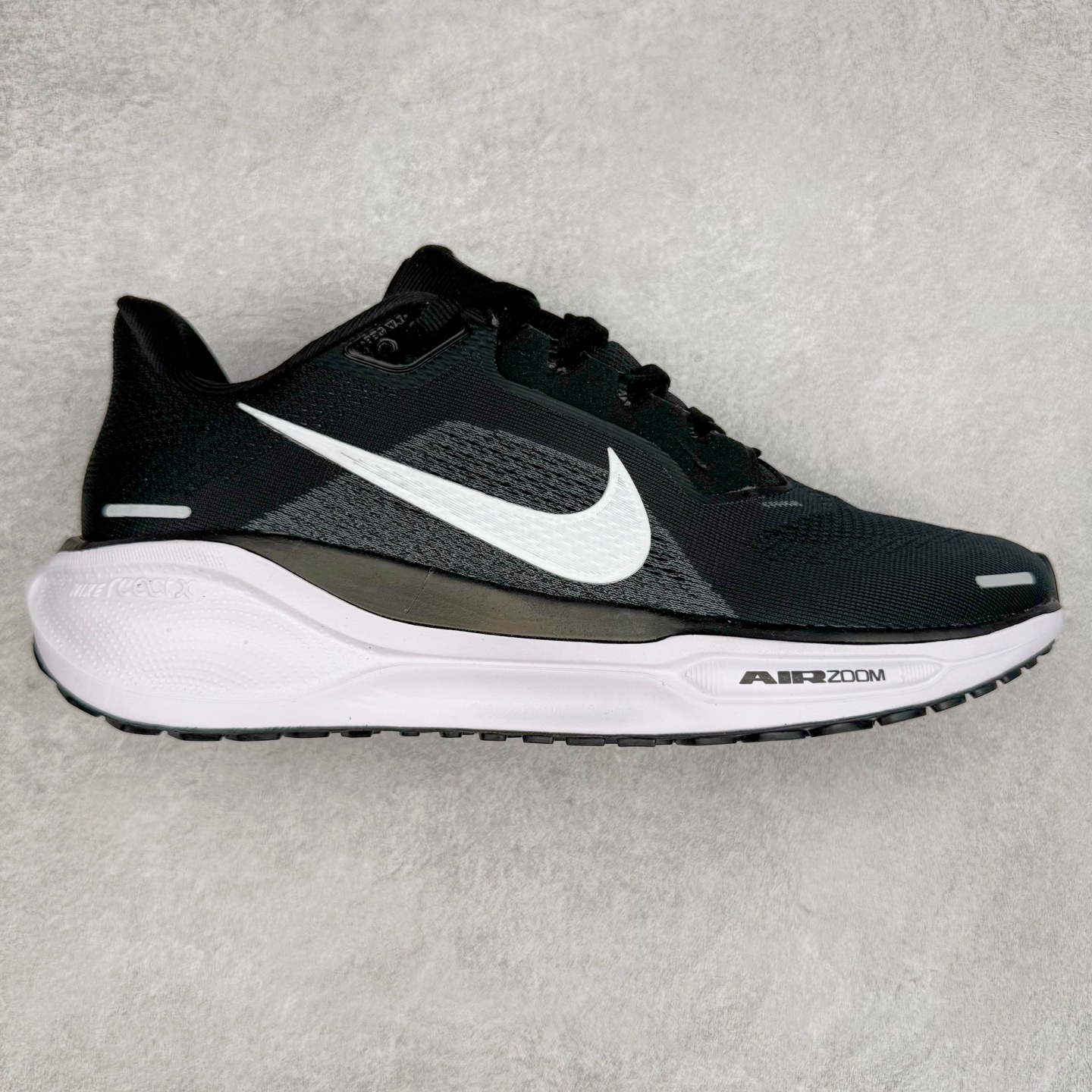 图片[3]-＃特价福利 NK Zoom Pegasus 飞马41代马拉松系列网面透气缓震疾速跑鞋 拥有 Zoom Air 一如既往的稳定感和流畅感 鞋面采用工程网眼设计 为特定高热区域营造出色透气性 进一步增加鞋面的穿孔数量 让足部能够快速散热 中足搭配 Flywire 飞线 在高速运动时营造舒适稳定的贴合感 内置Zoon气垫加持 动力十足 尺码：36 36.5 37.5 38 38.5 39 40 40.5 41 42 42.5 43 44 45-选品中心