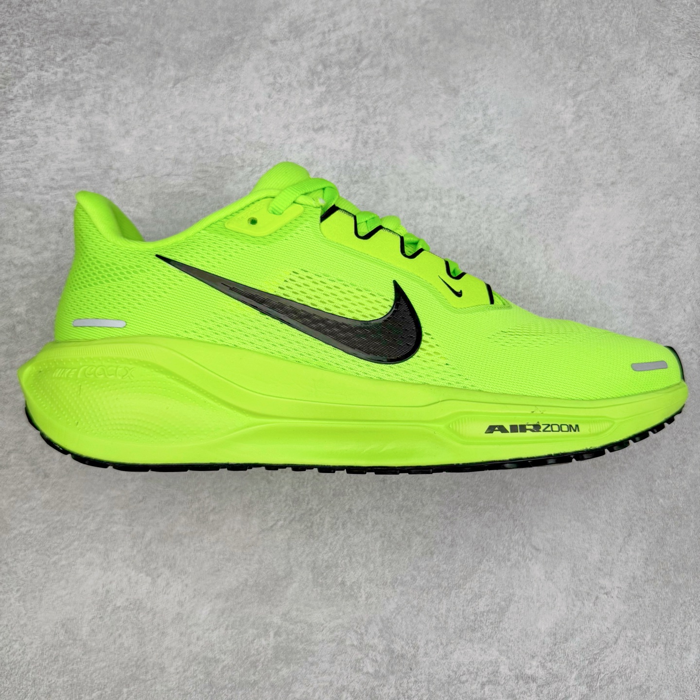 图片[4]-＃特价福利 NK Zoom Pegasus 飞马41代马拉松系列网面透气缓震疾速跑鞋 拥有 Zoom Air 一如既往的稳定感和流畅感 鞋面采用工程网眼设计 为特定高热区域营造出色透气性 进一步增加鞋面的穿孔数量 让足部能够快速散热 中足搭配 Flywire 飞线 在高速运动时营造舒适稳定的贴合感 内置Zoon气垫加持 动力十足 尺码：36 36.5 37.5 38 38.5 39 40 40.5 41 42 42.5 43 44 45-选品中心