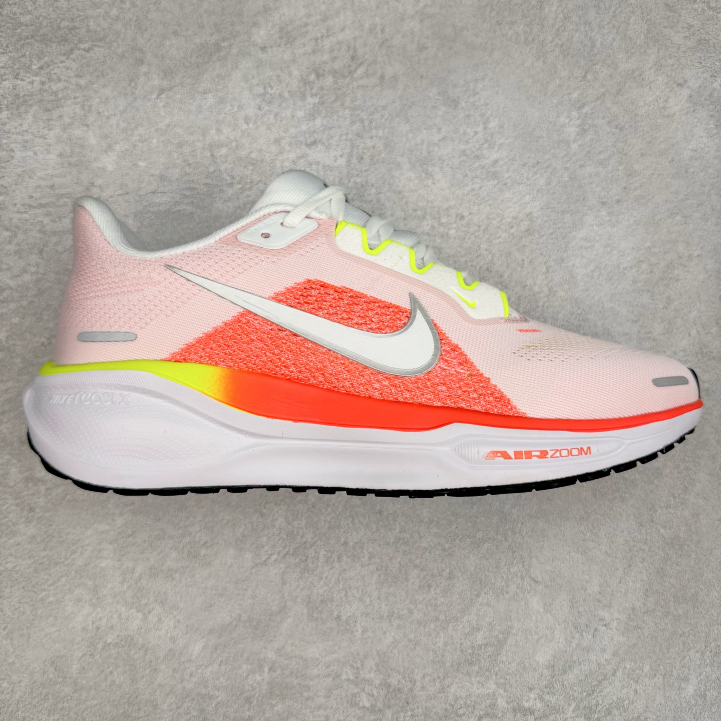 图片[2]-＃特价福利 NK Zoom Pegasus 飞马41代马拉松系列网面透气缓震疾速跑鞋 拥有 Zoom Air 一如既往的稳定感和流畅感 鞋面采用工程网眼设计 为特定高热区域营造出色透气性 进一步增加鞋面的穿孔数量 让足部能够快速散热 中足搭配 Flywire 飞线 在高速运动时营造舒适稳定的贴合感 内置Zoon气垫加持 动力十足 尺码：36 36.5 37.5 38 38.5 39 40 40.5 41 42 42.5 43 44 45-选品中心