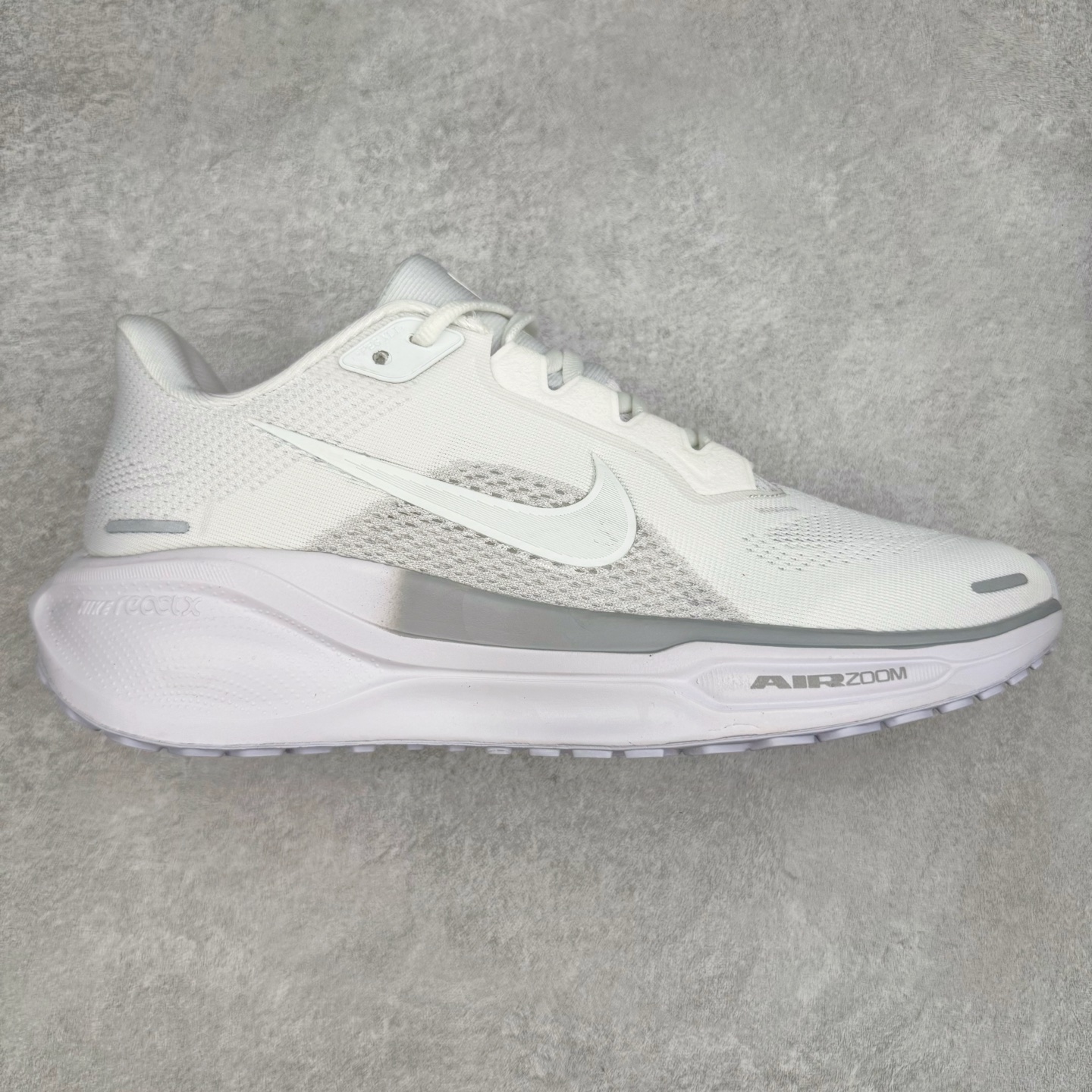 图片[7]-＃特价福利 NK Zoom Pegasus 飞马41代马拉松系列网面透气缓震疾速跑鞋 拥有 Zoom Air 一如既往的稳定感和流畅感 鞋面采用工程网眼设计 为特定高热区域营造出色透气性 进一步增加鞋面的穿孔数量 让足部能够快速散热 中足搭配 Flywire 飞线 在高速运动时营造舒适稳定的贴合感 内置Zoon气垫加持 动力十足 尺码：36 36.5 37.5 38 38.5 39 40 40.5 41 42 42.5 43 44 45-选品中心