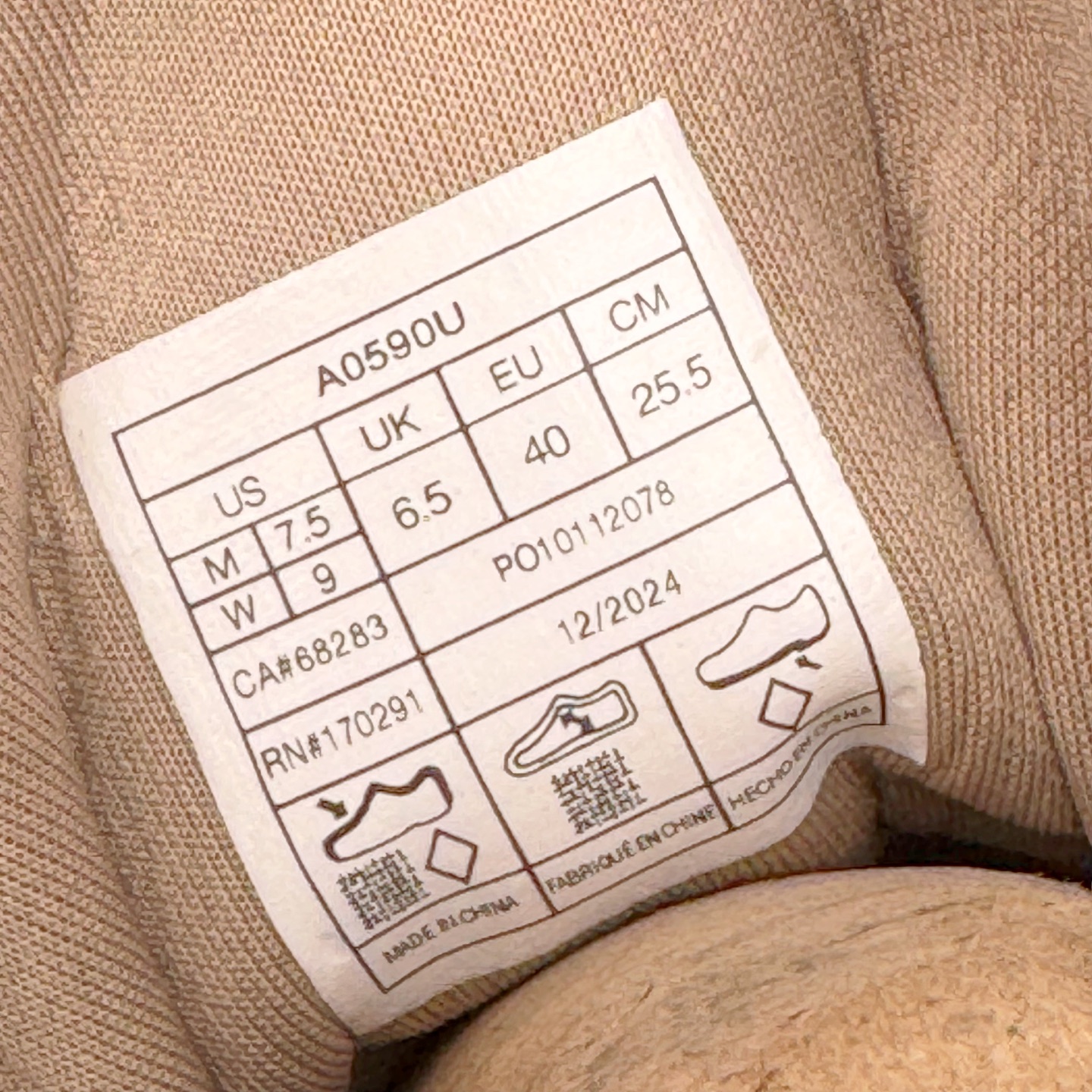 图片[10]-Alo yoga Alo Runner 舒适百搭防滑耐磨低帮跑步鞋 Alo Yoga于2007年创立于洛杉矶，意在传播有意识的运动，同时激发人们的健康意识与创造力。品牌的核心理念在于制作能够带来完美体验的瑜伽服饰与功能性单品，让有意识的运动触入并改变生活。Alo Yoga将其设计延伸到日常服饰概念，坚持不懈地捕捉当代时尚潮流，将品牌的运动美学理念、精致前卫的设计与舒适功能面料完美结合。与此同时，Alo Yoga的设计受到了时尚界人士与名人们的追捧，Talor Swift、Kendall Jenner等街拍照片中都曾出现品牌不同单品的身影。尺码：36 36.5 37.5 38 38.5 39 40 40.5 41 42 42.5 43 44 44.5 45-选品中心