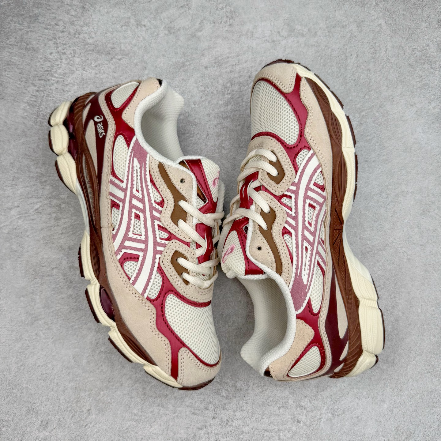 图片[3]-Asics GEL-NYC 亚瑟士防滑耐磨透气低帮运动休闲鞋 GEL-NYC™ 运动鞋的灵感源自传统和现代高性能跑步风格 其鞋面结构参考了 2000 年代初的 GEL-NIMBUS™ 3 鞋 并将其与 MC-PLUS V 设计中的各种装饰融为一体 该工装通过使用 GEL-CUMULUS® 16 鞋的工装系统来对比鞋面的复古风格 通过轻质泡沫和 GEL® 技术嵌入物的结合 这种中底结构有助于创造先进的脚底舒适度 尺码：36 37 37.5 38 39 40.5 41.5 42 42.5 43.5 44 45-选品中心