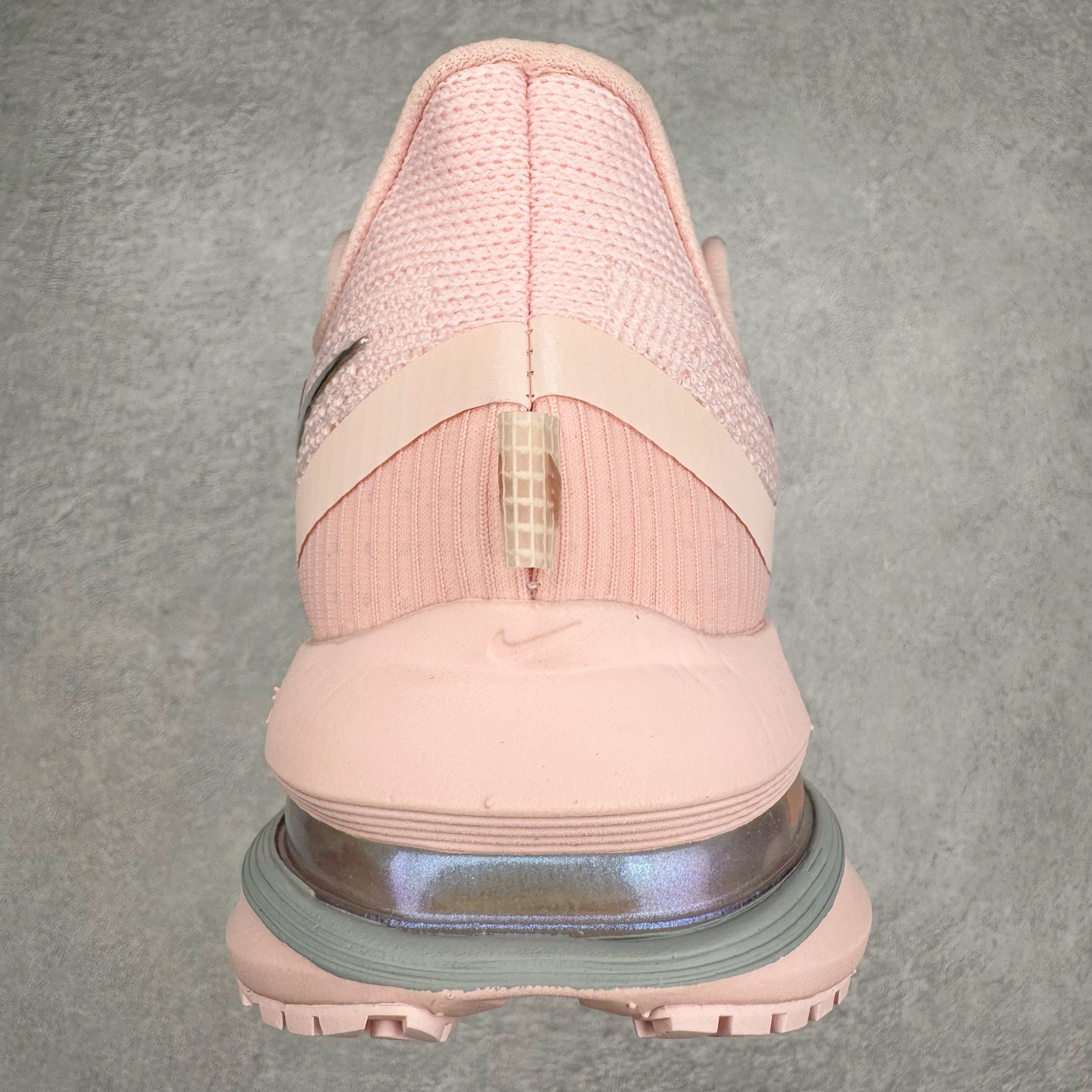 图片[8]-＃纯原 NK Pegasus Premium 飞马全掌气垫跑步运动鞋 HQ2593-601 气垫的究极进化 NIKE 2025S 新王炸 • 在特有Air科技加持下，耐克带来全新Pegasus Premium。这款跑鞋在传承耐克飞马（Pegasus）系列标志性的缓震功能的同时，将首次搭载耐克的塑型可视化Air Zoom气垫单元。• 塑型Air Zoom气垫单元贴合脚部的自然轮廓，帮助跑者在从后跟到脚趾的过渡中能够有效传递力量，带来一种前所未有的轻盈、顺畅回馈体验。中底采用ZoomX泡绵，后跟则使用ReactX泡绵，为跑者提供稳定流畅的推进感。• 塑型可视化Air Zoom气垫单元和精心配置的泡绵组合，让Pegasus Premium成为耐克飞马系列中颇具能量回馈的鞋款。• 全新Pegasus Premium不仅展示了耐克势头强劲的创新周期，证明了其特有的Air科技的强大实力，更体现了耐克倾听和服务运动员的能力。尺码：36 36.5 37.5 38 38.5 39 40 40.5 41 42 42.5 43 44 44.5 45-选品中心