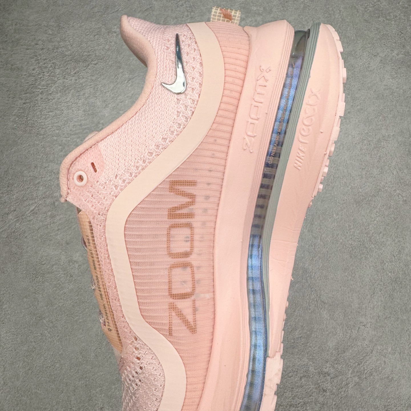 图片[7]-＃纯原 NK Pegasus Premium 飞马全掌气垫跑步运动鞋 HQ2593-601 气垫的究极进化 NIKE 2025S 新王炸 • 在特有Air科技加持下，耐克带来全新Pegasus Premium。这款跑鞋在传承耐克飞马（Pegasus）系列标志性的缓震功能的同时，将首次搭载耐克的塑型可视化Air Zoom气垫单元。• 塑型Air Zoom气垫单元贴合脚部的自然轮廓，帮助跑者在从后跟到脚趾的过渡中能够有效传递力量，带来一种前所未有的轻盈、顺畅回馈体验。中底采用ZoomX泡绵，后跟则使用ReactX泡绵，为跑者提供稳定流畅的推进感。• 塑型可视化Air Zoom气垫单元和精心配置的泡绵组合，让Pegasus Premium成为耐克飞马系列中颇具能量回馈的鞋款。• 全新Pegasus Premium不仅展示了耐克势头强劲的创新周期，证明了其特有的Air科技的强大实力，更体现了耐克倾听和服务运动员的能力。尺码：36 36.5 37.5 38 38.5 39 40 40.5 41 42 42.5 43 44 44.5 45-选品中心