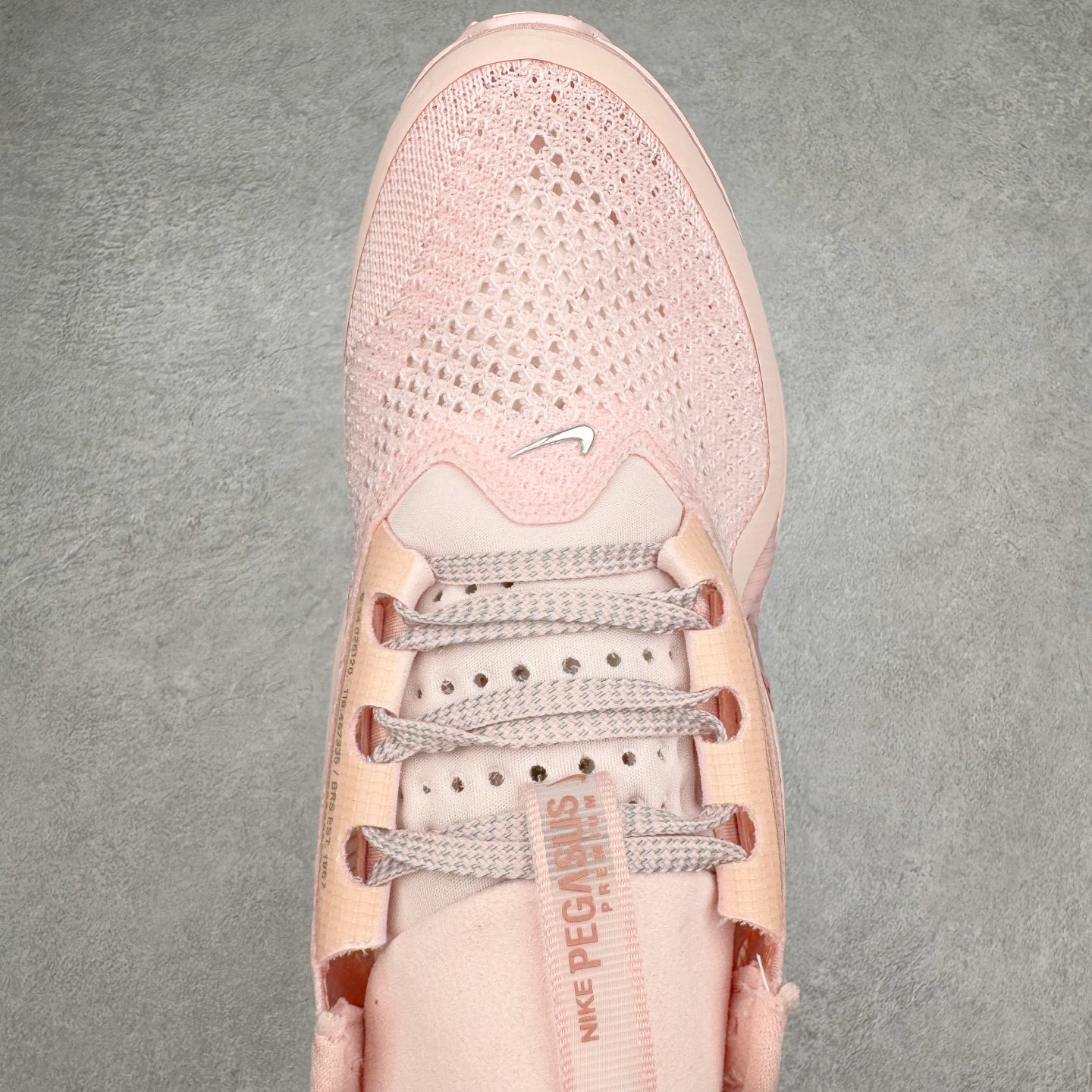 图片[4]-＃纯原 NK Pegasus Premium 飞马全掌气垫跑步运动鞋 HQ2593-601 气垫的究极进化 NIKE 2025S 新王炸 • 在特有Air科技加持下，耐克带来全新Pegasus Premium。这款跑鞋在传承耐克飞马（Pegasus）系列标志性的缓震功能的同时，将首次搭载耐克的塑型可视化Air Zoom气垫单元。• 塑型Air Zoom气垫单元贴合脚部的自然轮廓，帮助跑者在从后跟到脚趾的过渡中能够有效传递力量，带来一种前所未有的轻盈、顺畅回馈体验。中底采用ZoomX泡绵，后跟则使用ReactX泡绵，为跑者提供稳定流畅的推进感。• 塑型可视化Air Zoom气垫单元和精心配置的泡绵组合，让Pegasus Premium成为耐克飞马系列中颇具能量回馈的鞋款。• 全新Pegasus Premium不仅展示了耐克势头强劲的创新周期，证明了其特有的Air科技的强大实力，更体现了耐克倾听和服务运动员的能力。尺码：36 36.5 37.5 38 38.5 39 40 40.5 41 42 42.5 43 44 44.5 45-选品中心