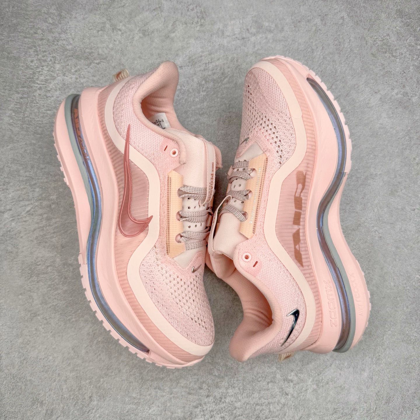 图片[3]-＃纯原 NK Pegasus Premium 飞马全掌气垫跑步运动鞋 HQ2593-601 气垫的究极进化 NIKE 2025S 新王炸 • 在特有Air科技加持下，耐克带来全新Pegasus Premium。这款跑鞋在传承耐克飞马（Pegasus）系列标志性的缓震功能的同时，将首次搭载耐克的塑型可视化Air Zoom气垫单元。• 塑型Air Zoom气垫单元贴合脚部的自然轮廓，帮助跑者在从后跟到脚趾的过渡中能够有效传递力量，带来一种前所未有的轻盈、顺畅回馈体验。中底采用ZoomX泡绵，后跟则使用ReactX泡绵，为跑者提供稳定流畅的推进感。• 塑型可视化Air Zoom气垫单元和精心配置的泡绵组合，让Pegasus Premium成为耐克飞马系列中颇具能量回馈的鞋款。• 全新Pegasus Premium不仅展示了耐克势头强劲的创新周期，证明了其特有的Air科技的强大实力，更体现了耐克倾听和服务运动员的能力。尺码：36 36.5 37.5 38 38.5 39 40 40.5 41 42 42.5 43 44 44.5 45-选品中心