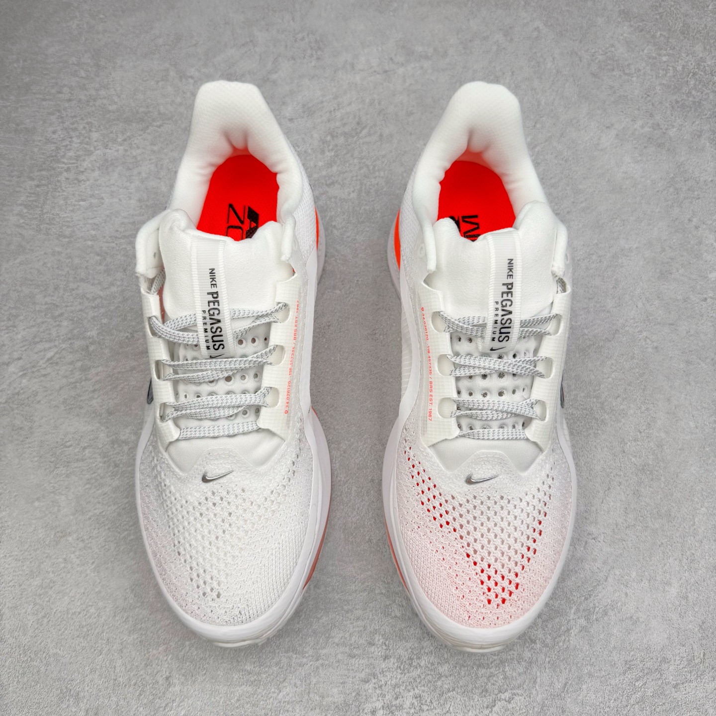 图片[2]-＃纯原 NK Pegasus Premium 飞马全掌气垫跑步运动鞋 HQ2592-101 气垫的究极进化 NIKE 2025S 新王炸 • 在特有Air科技加持下，耐克带来全新Pegasus Premium。这款跑鞋在传承耐克飞马（Pegasus）系列标志性的缓震功能的同时，将首次搭载耐克的塑型可视化Air Zoom气垫单元。• 塑型Air Zoom气垫单元贴合脚部的自然轮廓，帮助跑者在从后跟到脚趾的过渡中能够有效传递力量，带来一种前所未有的轻盈、顺畅回馈体验。中底采用ZoomX泡绵，后跟则使用ReactX泡绵，为跑者提供稳定流畅的推进感。• 塑型可视化Air Zoom气垫单元和精心配置的泡绵组合，让Pegasus Premium成为耐克飞马系列中颇具能量回馈的鞋款。• 全新Pegasus Premium不仅展示了耐克势头强劲的创新周期，证明了其特有的Air科技的强大实力，更体现了耐克倾听和服务运动员的能力。尺码：36 36.5 37.5 38 38.5 39 40 40.5 41 42 42.5 43 44 44.5 45-选品中心