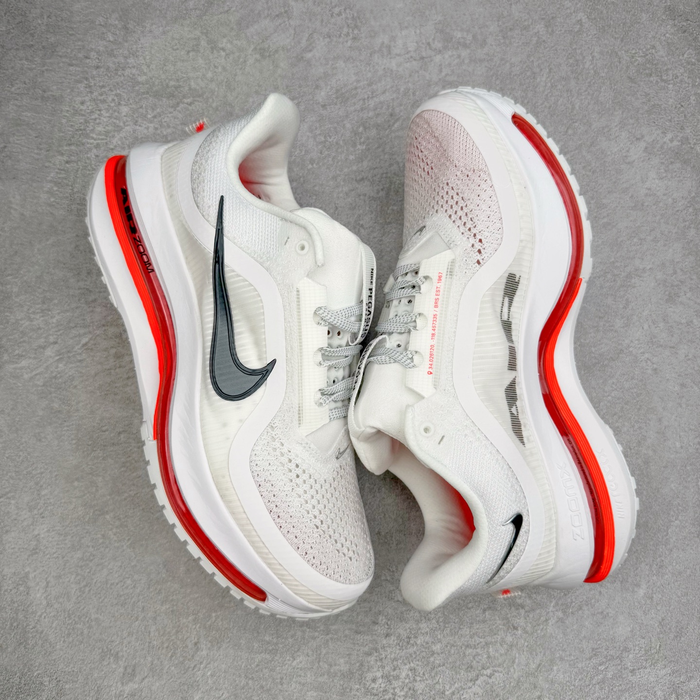 图片[3]-＃纯原 NK Pegasus Premium 飞马全掌气垫跑步运动鞋 HQ2592-101 气垫的究极进化 NIKE 2025S 新王炸 • 在特有Air科技加持下，耐克带来全新Pegasus Premium。这款跑鞋在传承耐克飞马（Pegasus）系列标志性的缓震功能的同时，将首次搭载耐克的塑型可视化Air Zoom气垫单元。• 塑型Air Zoom气垫单元贴合脚部的自然轮廓，帮助跑者在从后跟到脚趾的过渡中能够有效传递力量，带来一种前所未有的轻盈、顺畅回馈体验。中底采用ZoomX泡绵，后跟则使用ReactX泡绵，为跑者提供稳定流畅的推进感。• 塑型可视化Air Zoom气垫单元和精心配置的泡绵组合，让Pegasus Premium成为耐克飞马系列中颇具能量回馈的鞋款。• 全新Pegasus Premium不仅展示了耐克势头强劲的创新周期，证明了其特有的Air科技的强大实力，更体现了耐克倾听和服务运动员的能力。尺码：36 36.5 37.5 38 38.5 39 40 40.5 41 42 42.5 43 44 44.5 45-选品中心