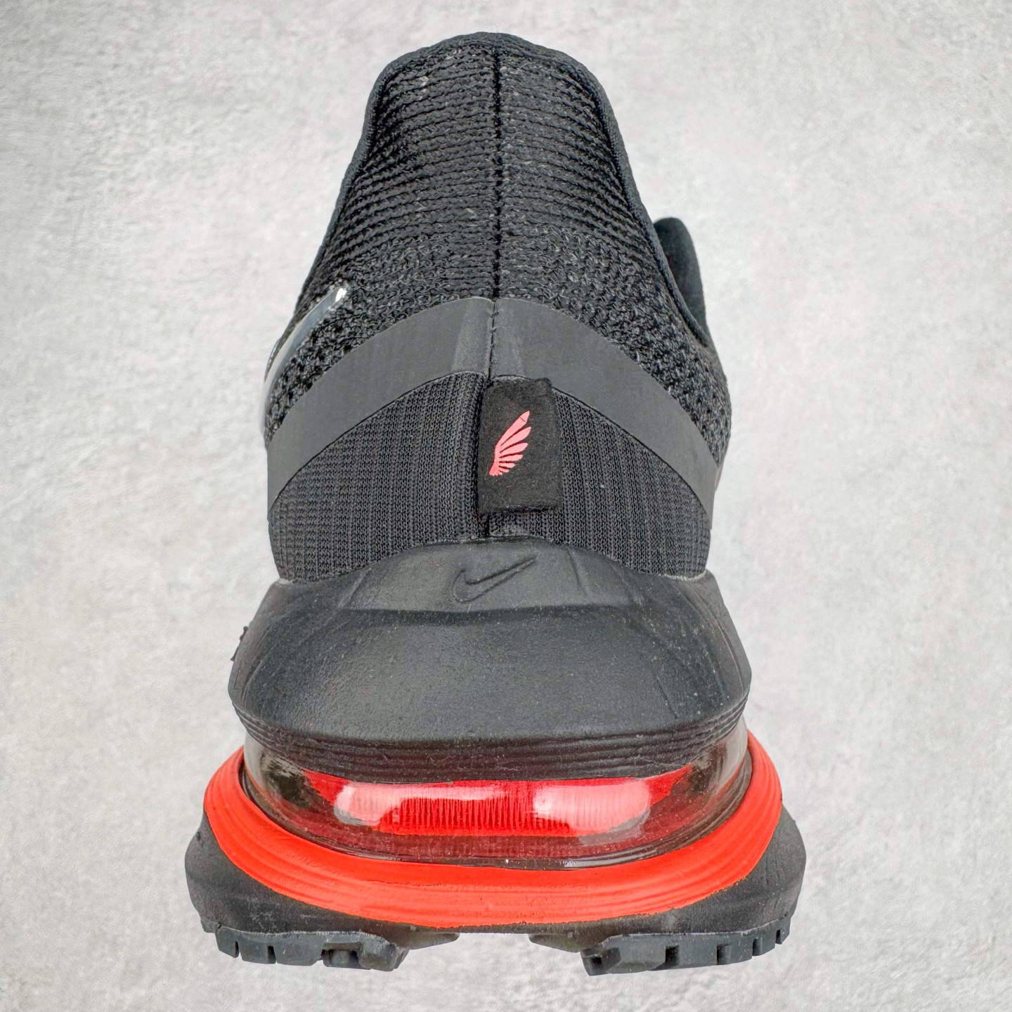 图片[8]-＃纯原 NK Pegasus Premium 飞马全掌气垫跑步运动鞋 HQ2592-003 气垫的究极进化 NIKE 2025S 新王炸 • 在特有Air科技加持下，耐克带来全新Pegasus Premium。这款跑鞋在传承耐克飞马（Pegasus）系列标志性的缓震功能的同时，将首次搭载耐克的塑型可视化Air Zoom气垫单元。• 塑型Air Zoom气垫单元贴合脚部的自然轮廓，帮助跑者在从后跟到脚趾的过渡中能够有效传递力量，带来一种前所未有的轻盈、顺畅回馈体验。中底采用ZoomX泡绵，后跟则使用ReactX泡绵，为跑者提供稳定流畅的推进感。• 塑型可视化Air Zoom气垫单元和精心配置的泡绵组合，让Pegasus Premium成为耐克飞马系列中颇具能量回馈的鞋款。• 全新Pegasus Premium不仅展示了耐克势头强劲的创新周期，证明了其特有的Air科技的强大实力，更体现了耐克倾听和服务运动员的能力。尺码：36 36.5 37.5 38 38.5 39 40 40.5 41 42 42.5 43 44 44.5 45-选品中心