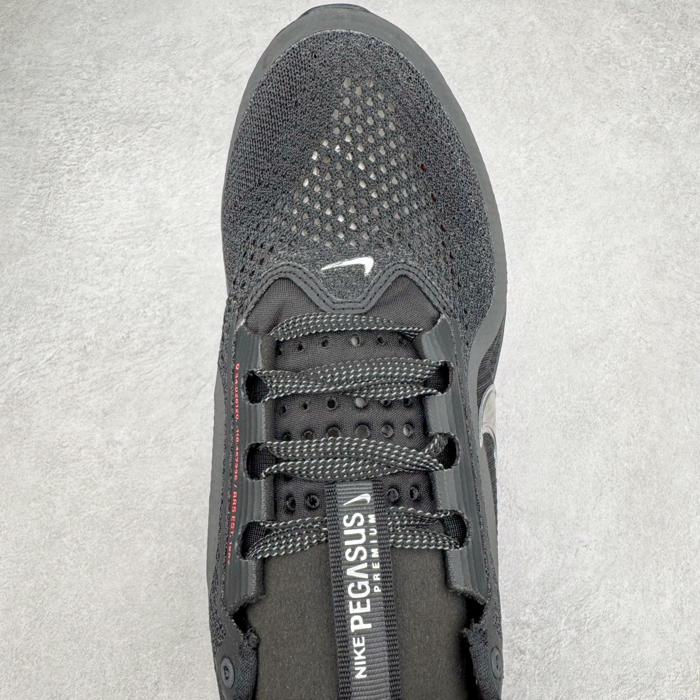 图片[4]-＃纯原 NK Pegasus Premium 飞马全掌气垫跑步运动鞋 HQ2592-003 气垫的究极进化 NIKE 2025S 新王炸 • 在特有Air科技加持下，耐克带来全新Pegasus Premium。这款跑鞋在传承耐克飞马（Pegasus）系列标志性的缓震功能的同时，将首次搭载耐克的塑型可视化Air Zoom气垫单元。• 塑型Air Zoom气垫单元贴合脚部的自然轮廓，帮助跑者在从后跟到脚趾的过渡中能够有效传递力量，带来一种前所未有的轻盈、顺畅回馈体验。中底采用ZoomX泡绵，后跟则使用ReactX泡绵，为跑者提供稳定流畅的推进感。• 塑型可视化Air Zoom气垫单元和精心配置的泡绵组合，让Pegasus Premium成为耐克飞马系列中颇具能量回馈的鞋款。• 全新Pegasus Premium不仅展示了耐克势头强劲的创新周期，证明了其特有的Air科技的强大实力，更体现了耐克倾听和服务运动员的能力。尺码：36 36.5 37.5 38 38.5 39 40 40.5 41 42 42.5 43 44 44.5 45-选品中心