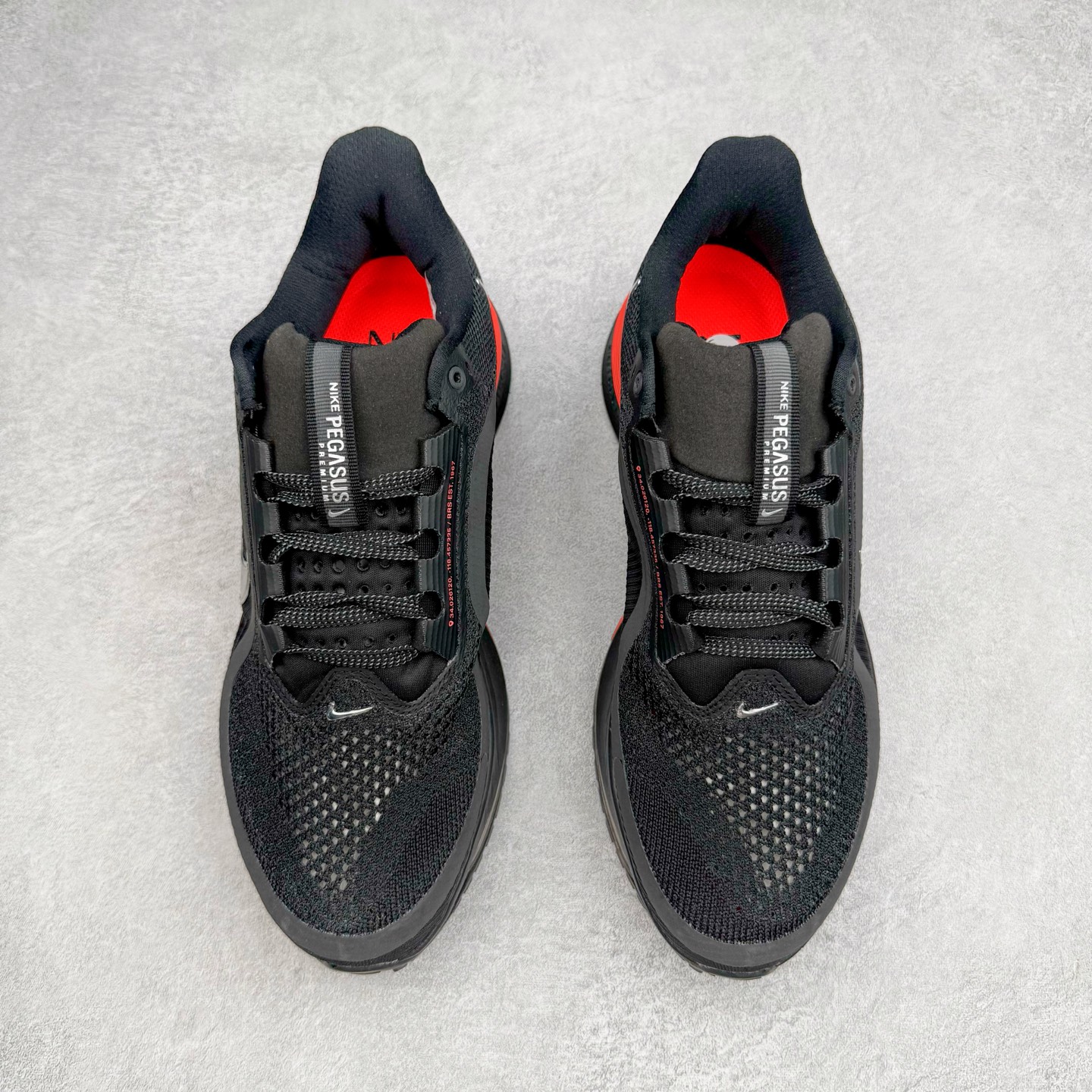 图片[2]-＃纯原 NK Pegasus Premium 飞马全掌气垫跑步运动鞋 HQ2592-003 气垫的究极进化 NIKE 2025S 新王炸 • 在特有Air科技加持下，耐克带来全新Pegasus Premium。这款跑鞋在传承耐克飞马（Pegasus）系列标志性的缓震功能的同时，将首次搭载耐克的塑型可视化Air Zoom气垫单元。• 塑型Air Zoom气垫单元贴合脚部的自然轮廓，帮助跑者在从后跟到脚趾的过渡中能够有效传递力量，带来一种前所未有的轻盈、顺畅回馈体验。中底采用ZoomX泡绵，后跟则使用ReactX泡绵，为跑者提供稳定流畅的推进感。• 塑型可视化Air Zoom气垫单元和精心配置的泡绵组合，让Pegasus Premium成为耐克飞马系列中颇具能量回馈的鞋款。• 全新Pegasus Premium不仅展示了耐克势头强劲的创新周期，证明了其特有的Air科技的强大实力，更体现了耐克倾听和服务运动员的能力。尺码：36 36.5 37.5 38 38.5 39 40 40.5 41 42 42.5 43 44 44.5 45-选品中心