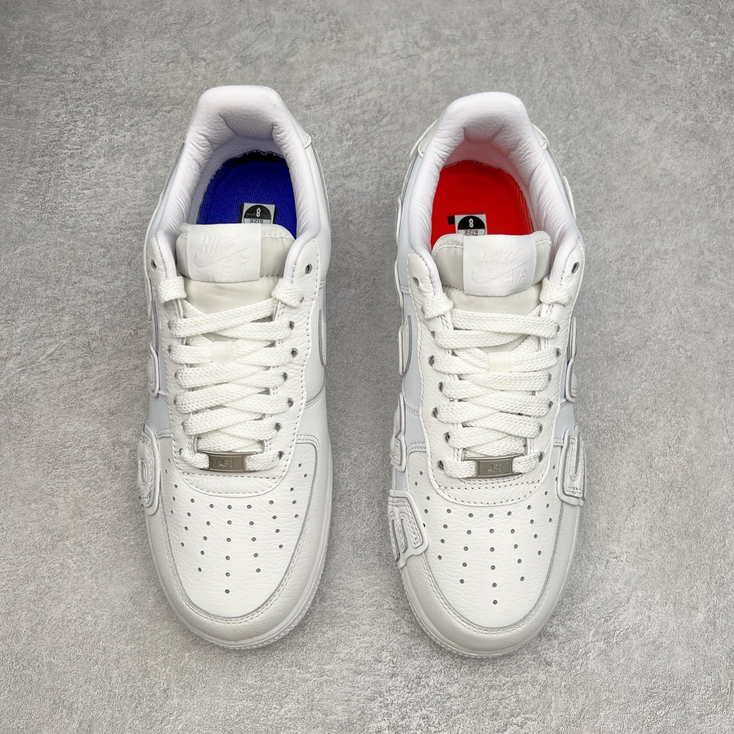 图片[2]-＃纯原 CPFM x NK Air Force 1 07 Low 空军一号系列低帮经典百搭休闲运动板鞋 联名放大补丁字母 FQ7069-100 在鞋面设计中加入的类似 Patch 补丁品牌标志图案，分别出现在鞋内外侧——黑色款的内侧是没有补丁图案的。在鞋后跟位置中，白色款的补丁图案出现在左脚——黑色款依旧没有补丁图案。另一方面，鞋面中的反光设计可以看做是亮点。鞋垫依旧以品牌标志性的彩色设计出现。尺码：36 36.5 37.5 38 38.5 39 40 40.5 41 42 42.5 43 44 44.5 45 46 47.5-选品中心