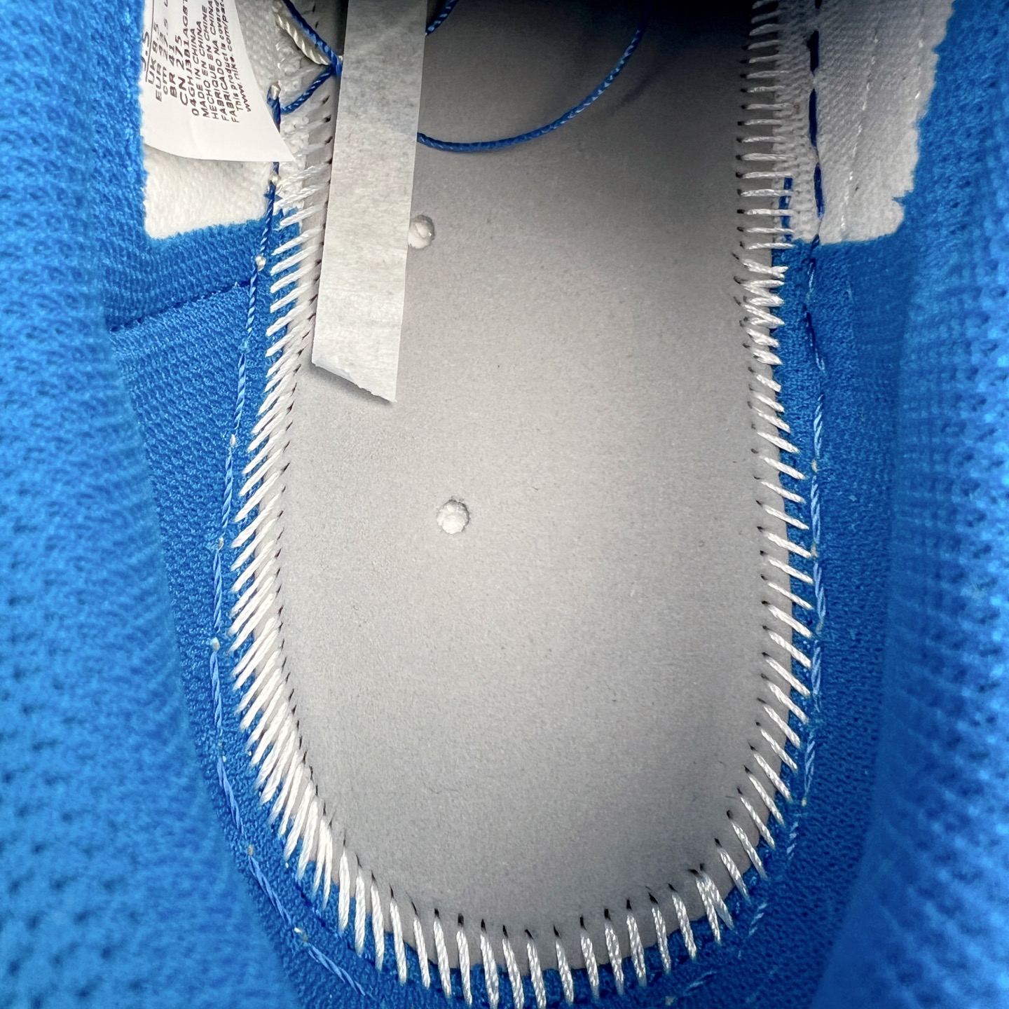 图片[18]-＃纯原 Travis Scott x Air Jordan AJ1 Low OG SP TS联名倒钩低帮 白蓝 DM7866-104 外贸高端零售特供批次 产品品控稳定性领先行业 各方面均可对飙L版 良心定价不杀猪 原厂全套原楦原纸板冲刀磨具开发 原厂皮料加持 原厂港宝加持定型后跟R度完美 同源原厂电绣 鬼脸飞翼针数密度立体效果一致 百分百一致原鞋 原厂拉帮工艺 针距密度一致 后跟弧度收口自然不对折 极致一眼正品既视感 进口玻璃冲刀皮料裁剪零毛边 全鞋电脑针车工艺 品控清洁度最高QC检验标准 免检产品 原厂订购鞋盒、鞋标、防尘纸、鞋撑、鞋带 追求极致的原厂味道 尺码：36 36.5 37.5 38 38.5 39 40 40.5 41 42 42.5 43 44 44.5 45 46 47.5 48.5-选品中心