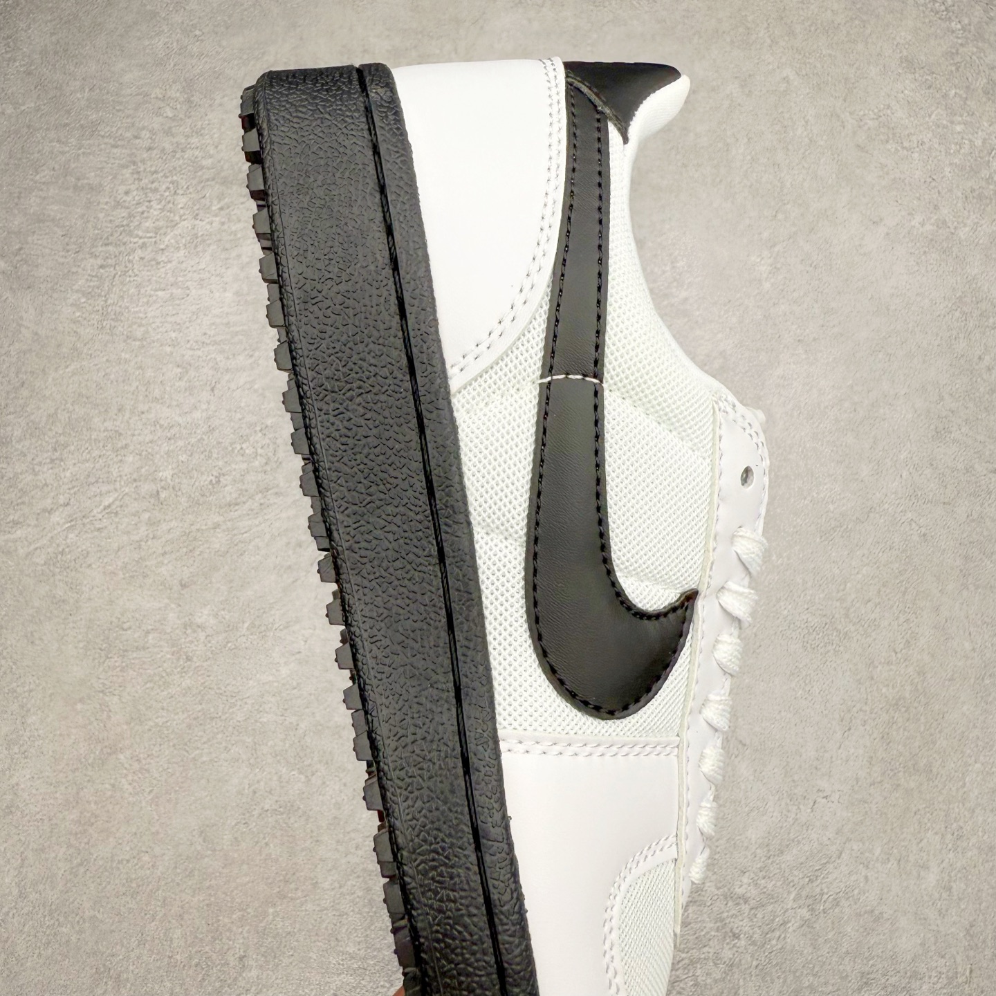 图片[6]-NK Field General 82 美式复古球鞋板鞋 随着复古球鞋文化的复兴 NK将这款曾于 80 年代问世的球鞋重新带回 引起大家的关注 在鞋面设计中融入粒面皮革和织物材质打造 之后再辅以标志性的华夫格纹路橡胶鞋底搭配 经典复刻配色见证 20 世纪 80 年代传奇球星征战赛场的精彩瞬间 尺码：36 36.5 37.5 38 38.5 39 40 40.5 41 42 42.5 43 44 44.5 45-选品中心