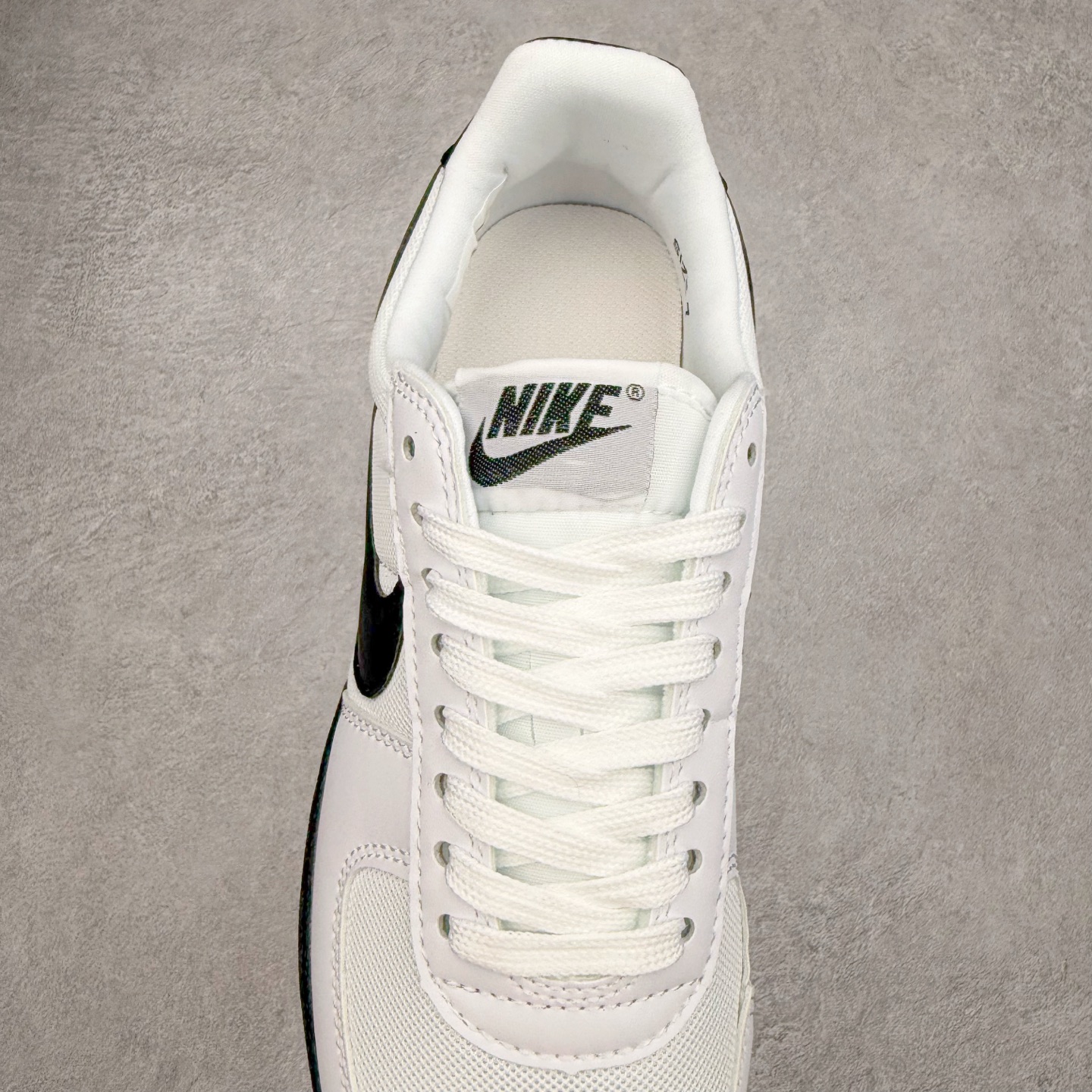 图片[5]-NK Field General 82 美式复古球鞋板鞋 随着复古球鞋文化的复兴 NK将这款曾于 80 年代问世的球鞋重新带回 引起大家的关注 在鞋面设计中融入粒面皮革和织物材质打造 之后再辅以标志性的华夫格纹路橡胶鞋底搭配 经典复刻配色见证 20 世纪 80 年代传奇球星征战赛场的精彩瞬间 尺码：36 36.5 37.5 38 38.5 39 40 40.5 41 42 42.5 43 44 44.5 45-选品中心